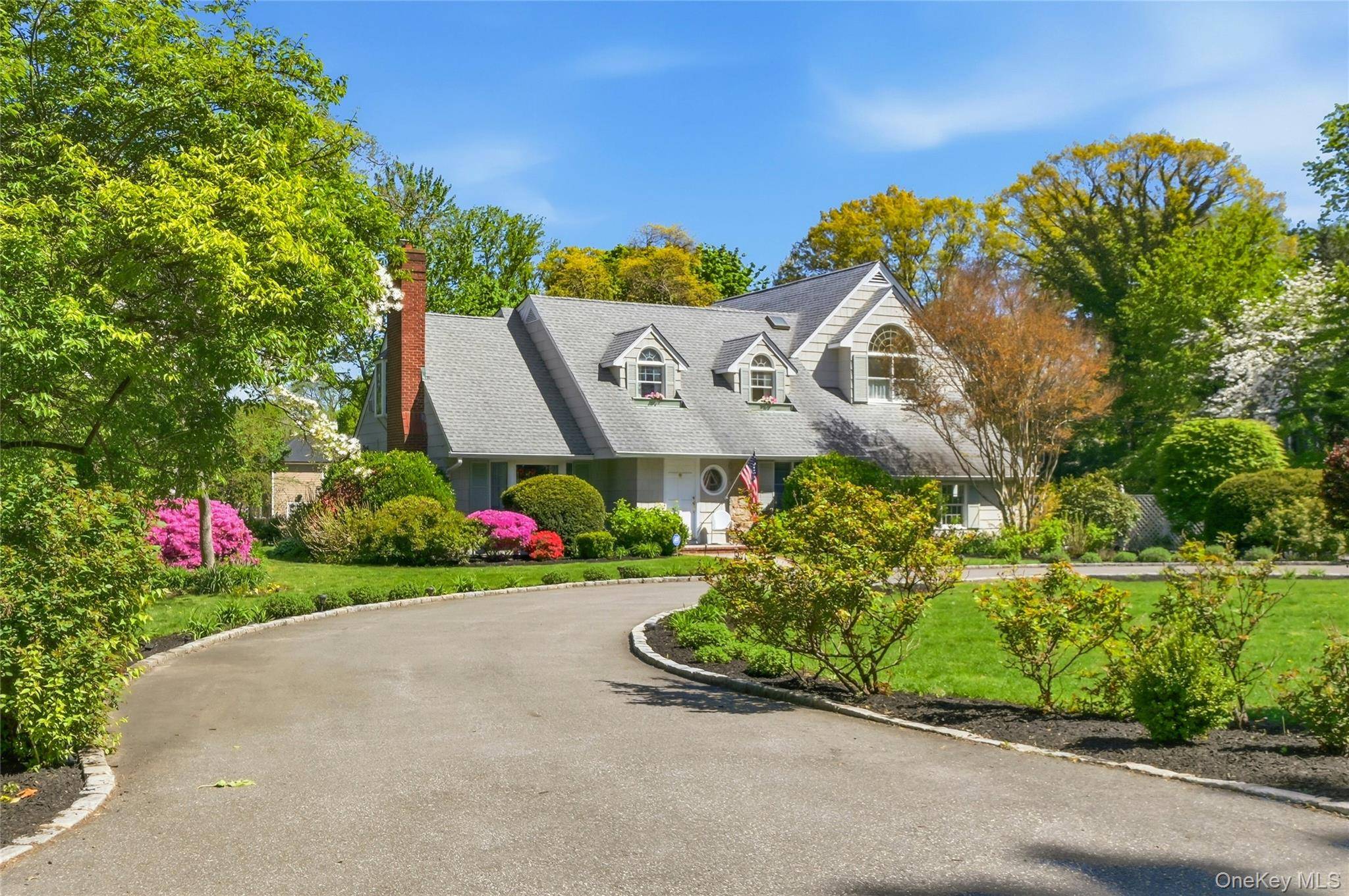 5 Bedroom Home for Sale in Glen Cove - New York - USA - 1