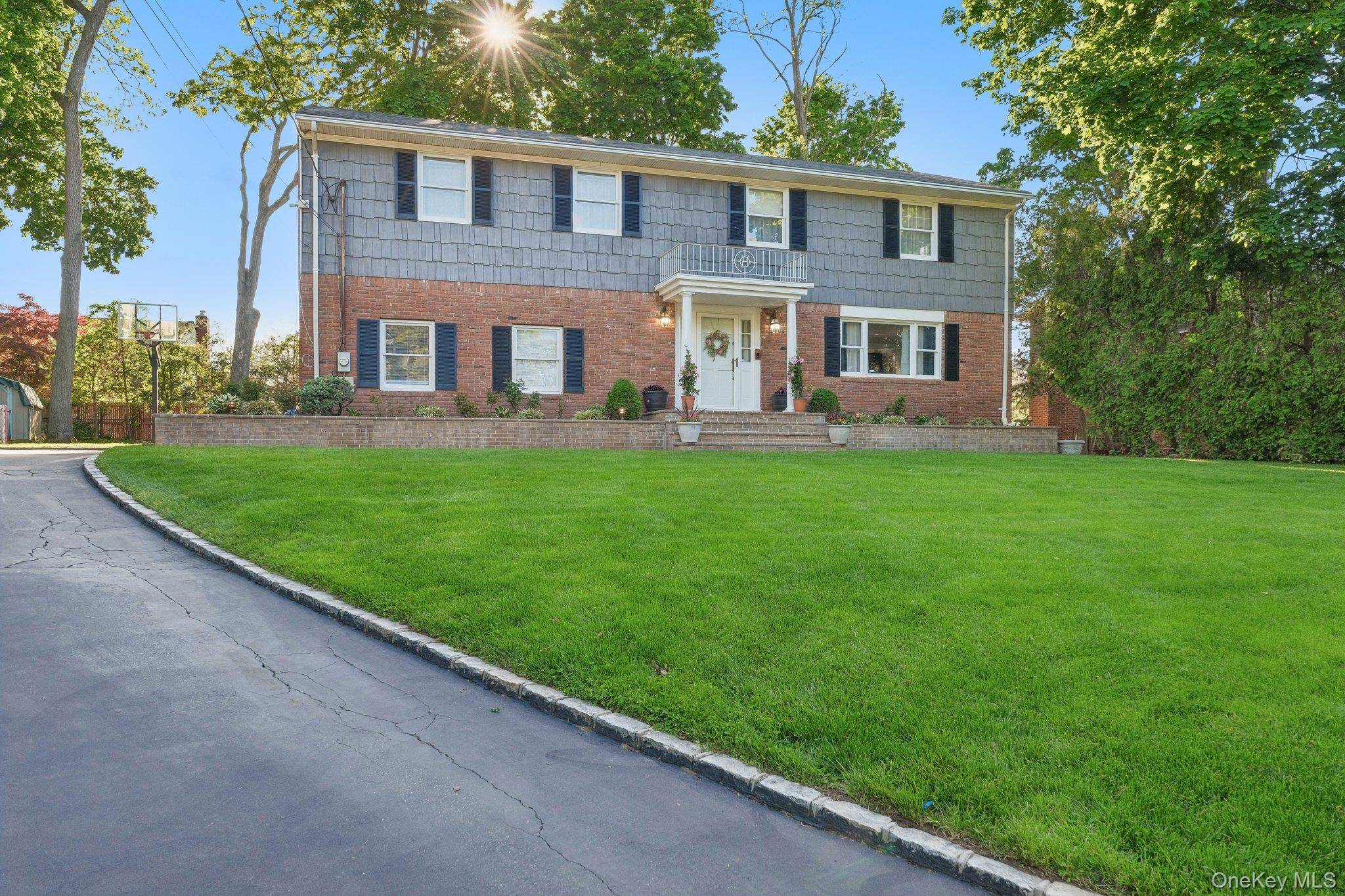 5 Bedroom Home for Sale in Glen Cove - New York - USA - 1