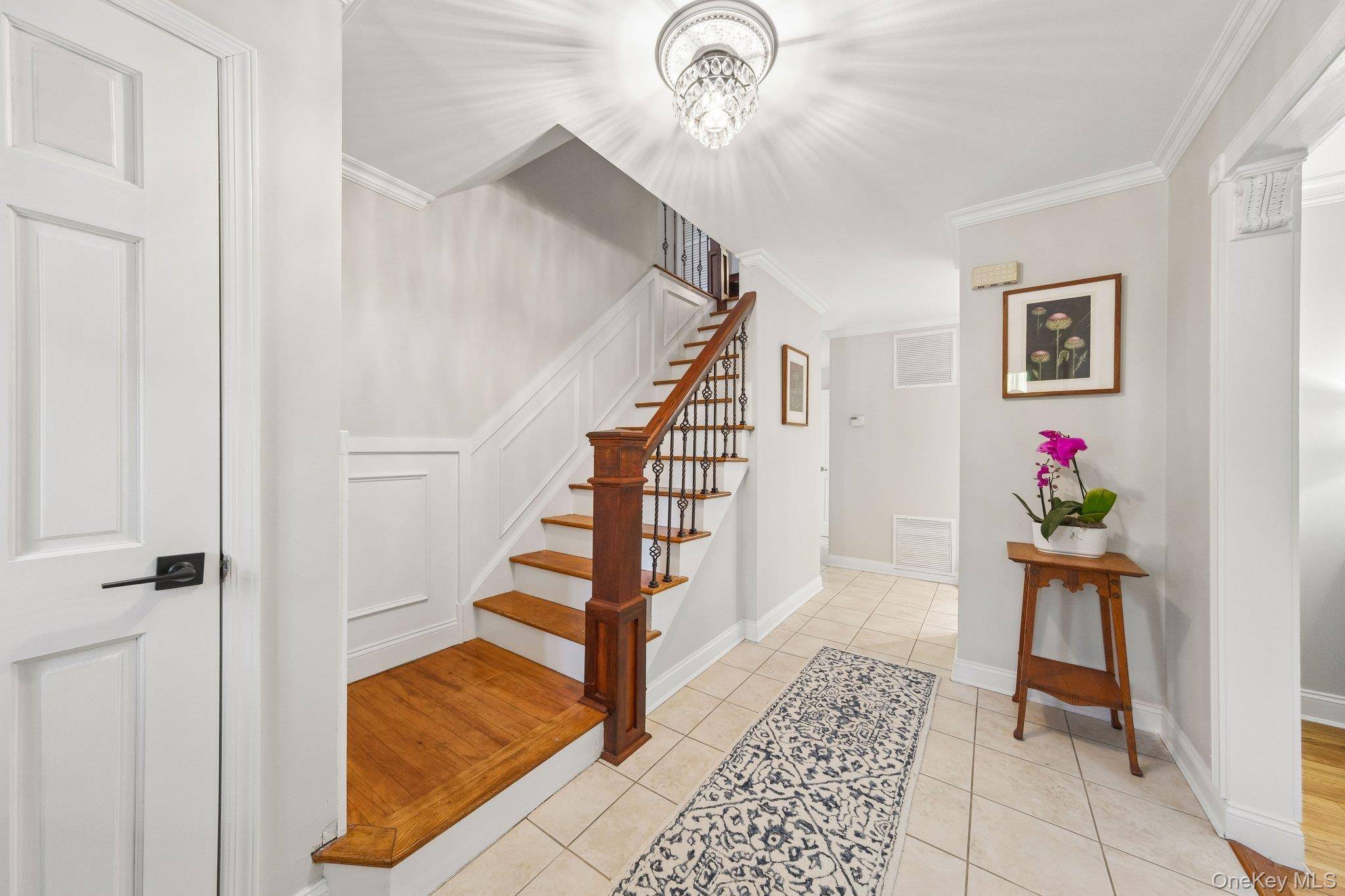 5 Bedroom Home for Sale in Glen Cove - New York - USA - 2