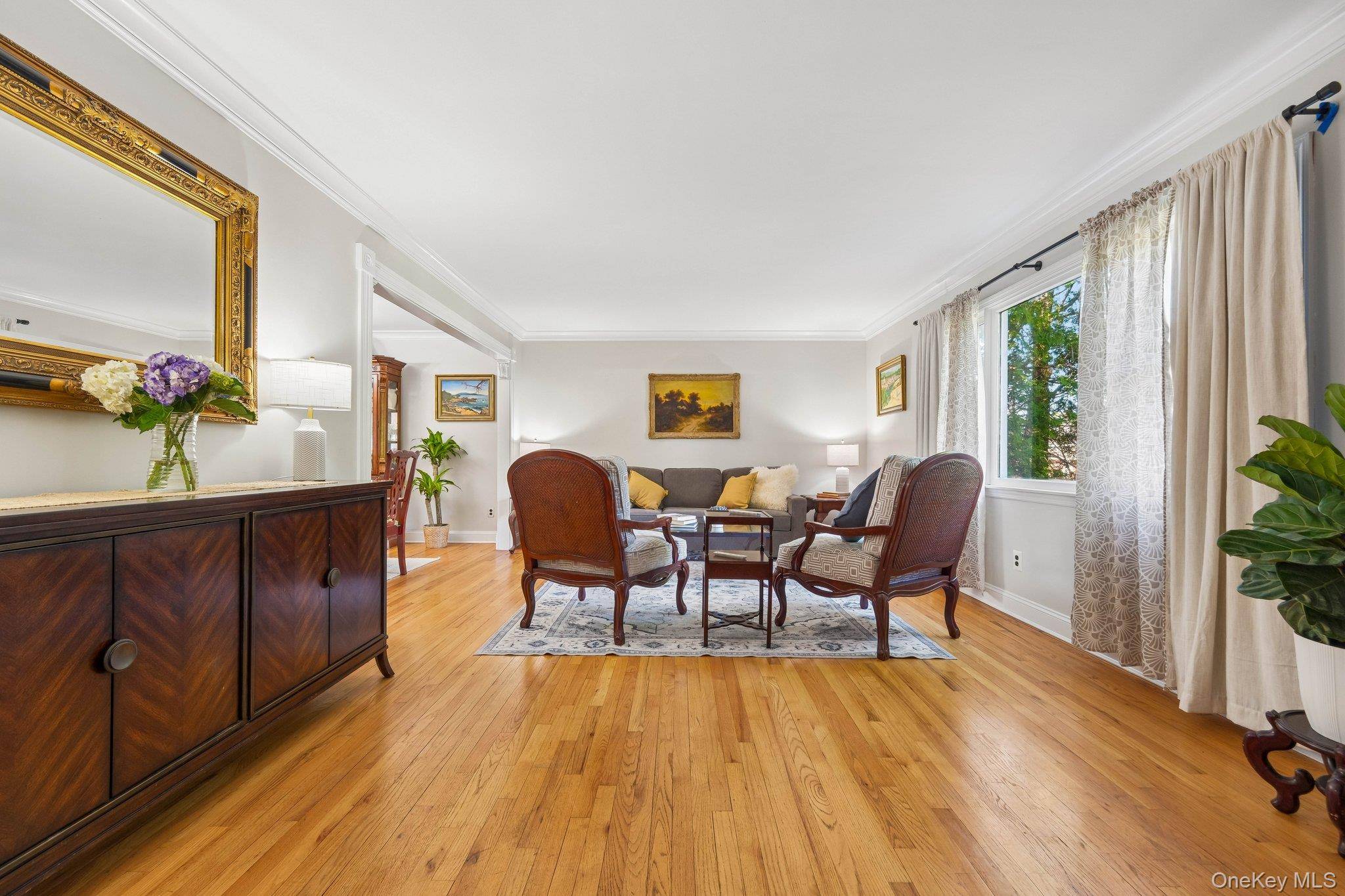 5 Bedroom Home for Sale in Glen Cove - New York - USA - 3