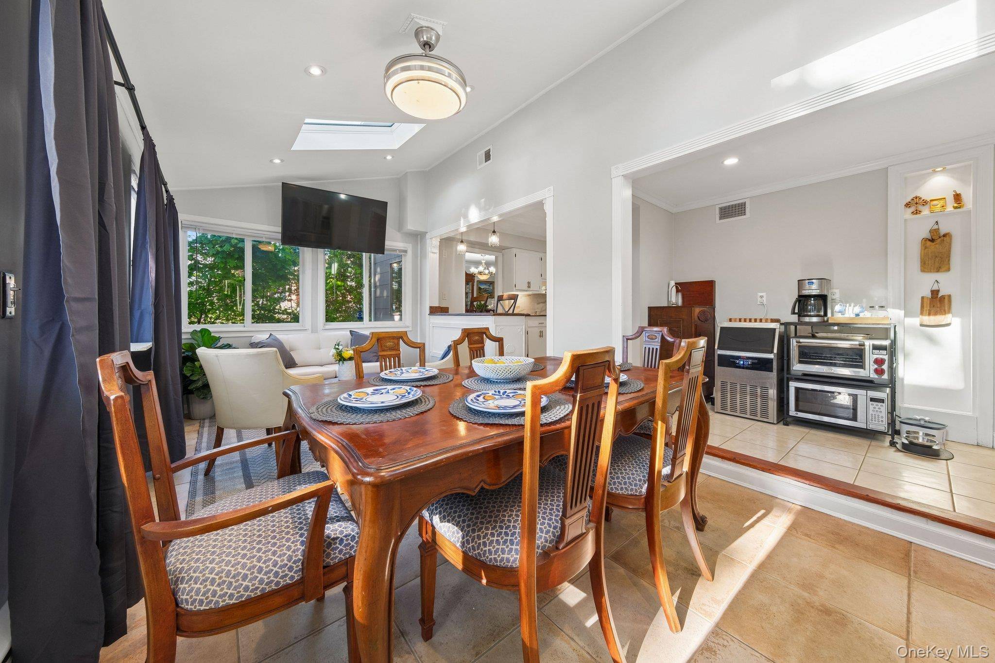 5 Bedroom Home for Sale in Glen Cove - New York - USA - 7