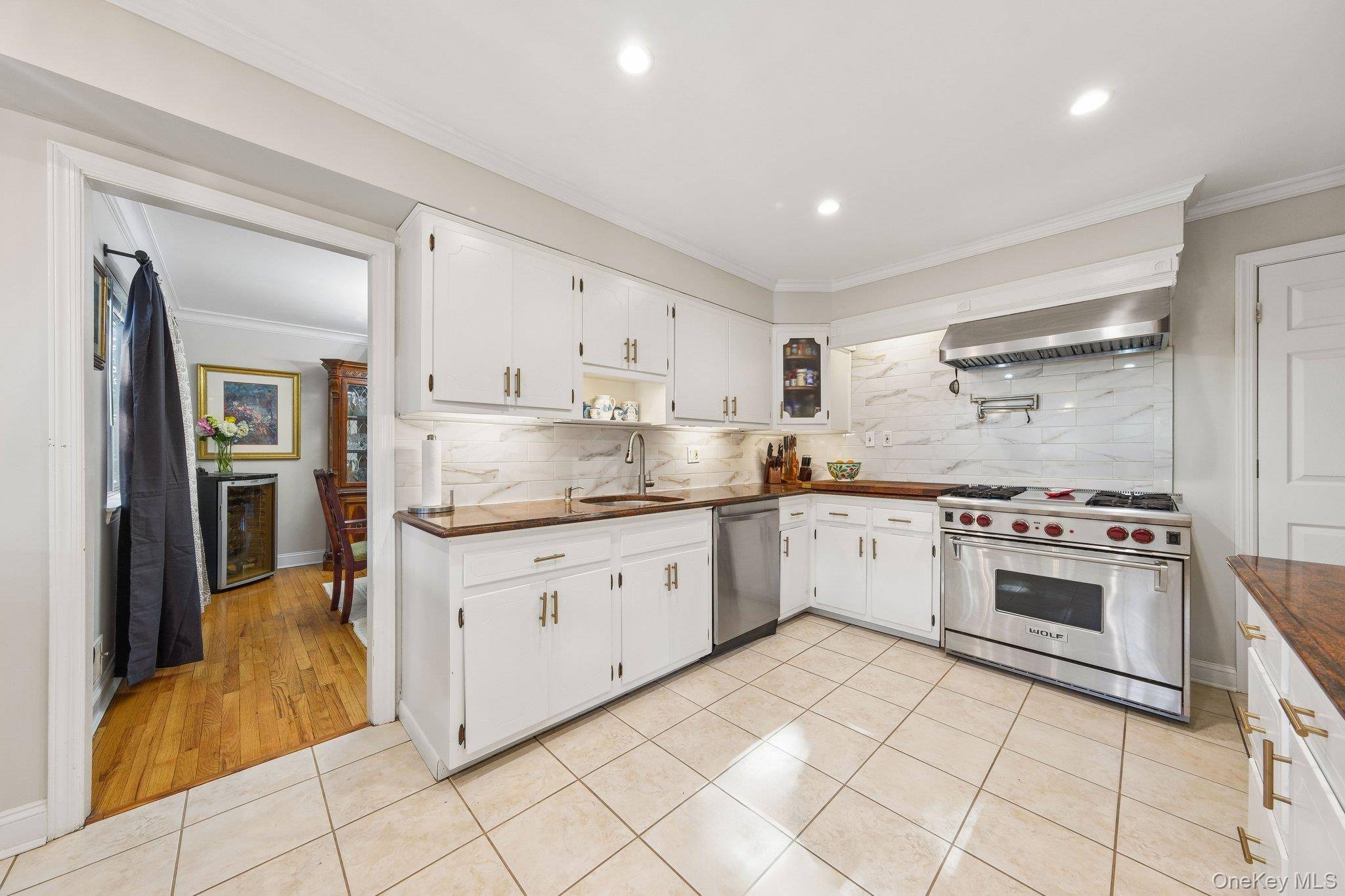 5 Bedroom Home for Sale in Glen Cove - New York - USA - 8