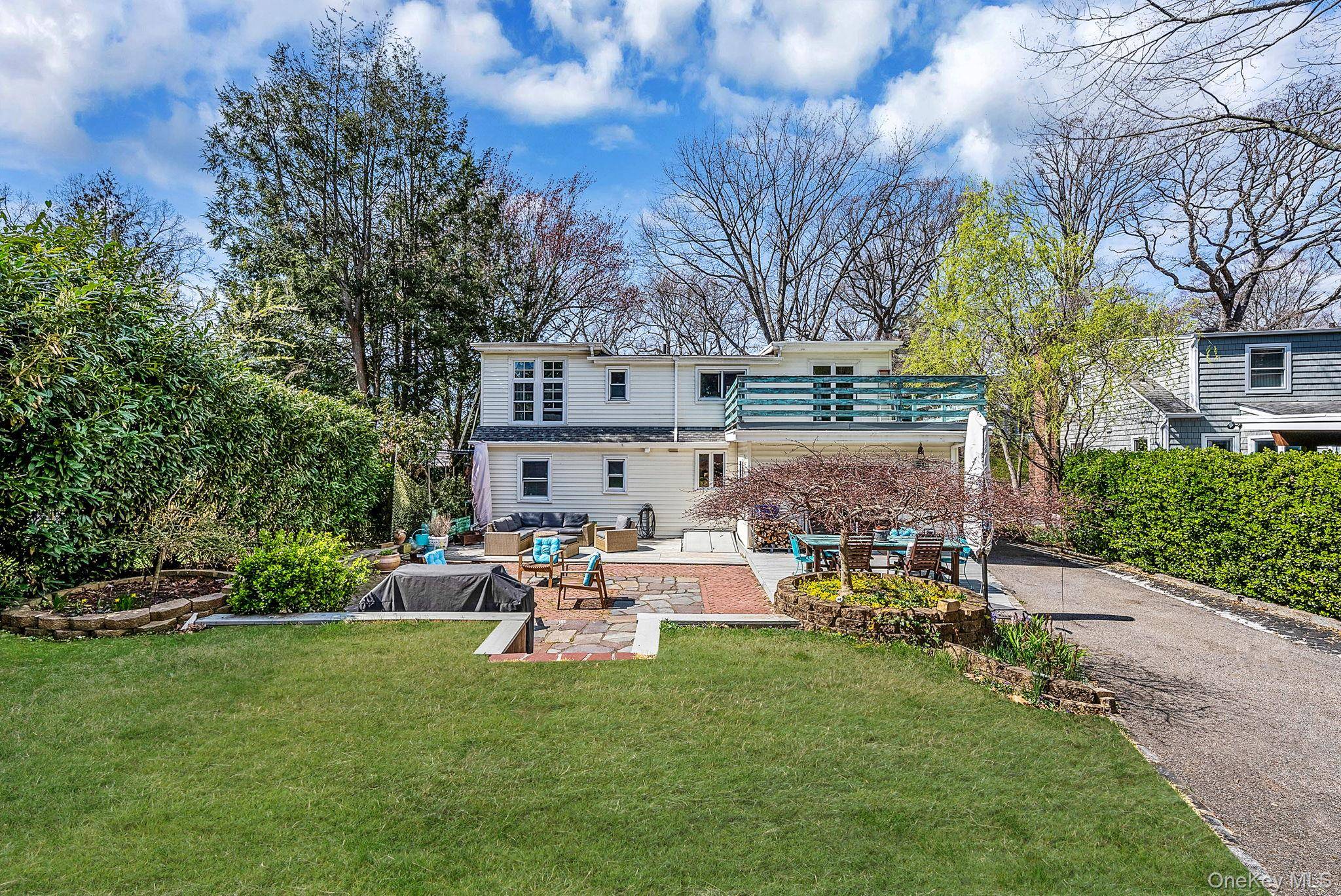 Casa de 5 Dormitorios en Venta en Glen Head, Nueva York, EE. UU. - 2