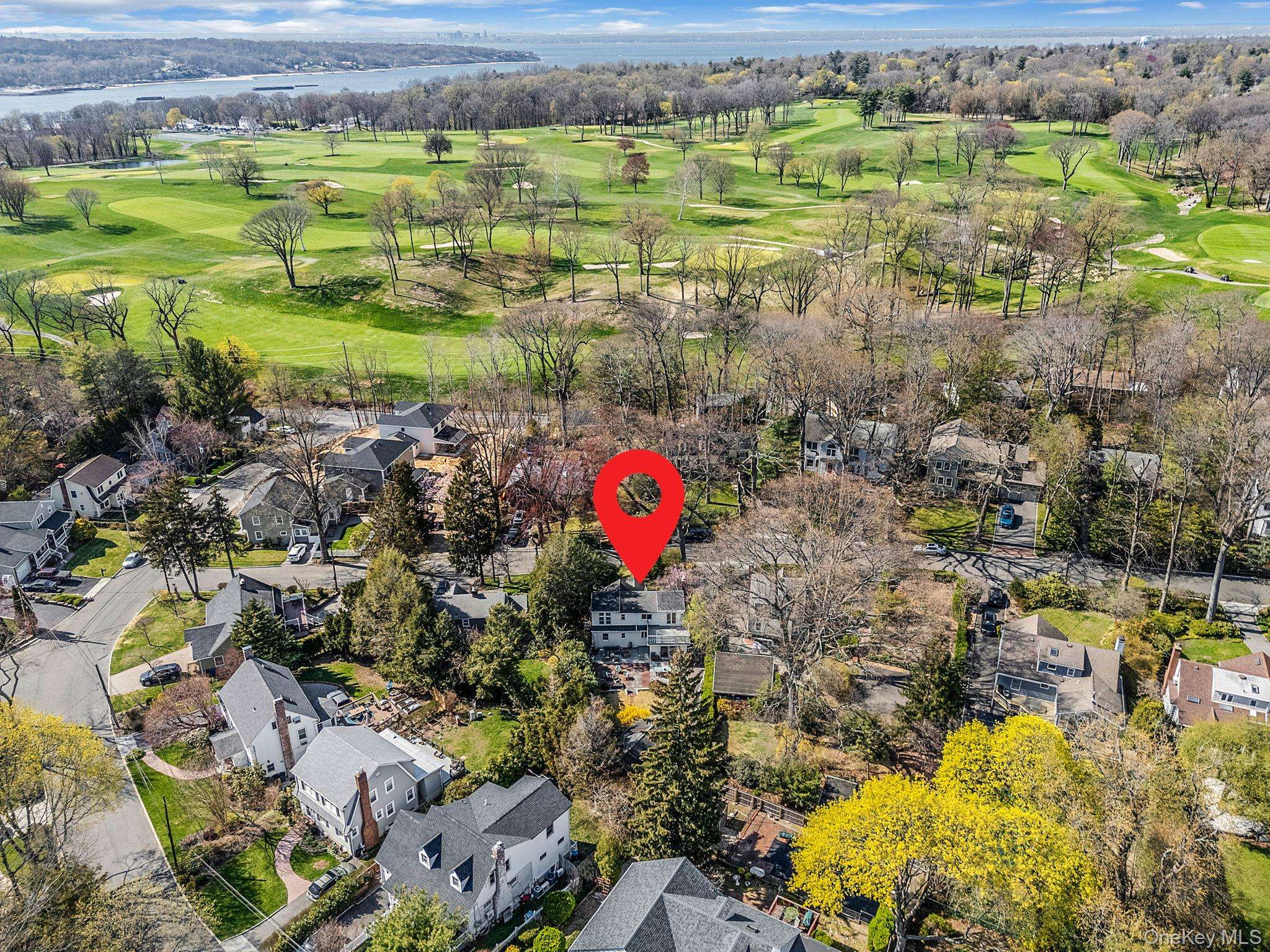Casa de 5 Dormitorios en Venta en Glen Head, Nueva York, EE. UU. - 4