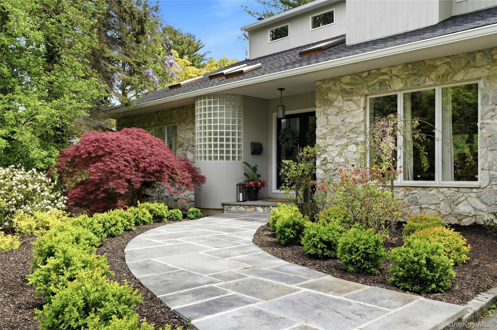 Casa de 5 Dormitorios en Venta en Glen Head, Nueva York, EE. UU. - 3