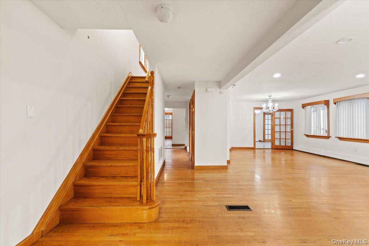 Casa de 5 Dormitorios en Venta en Great Neck - Nueva York - EE. UU. - 4