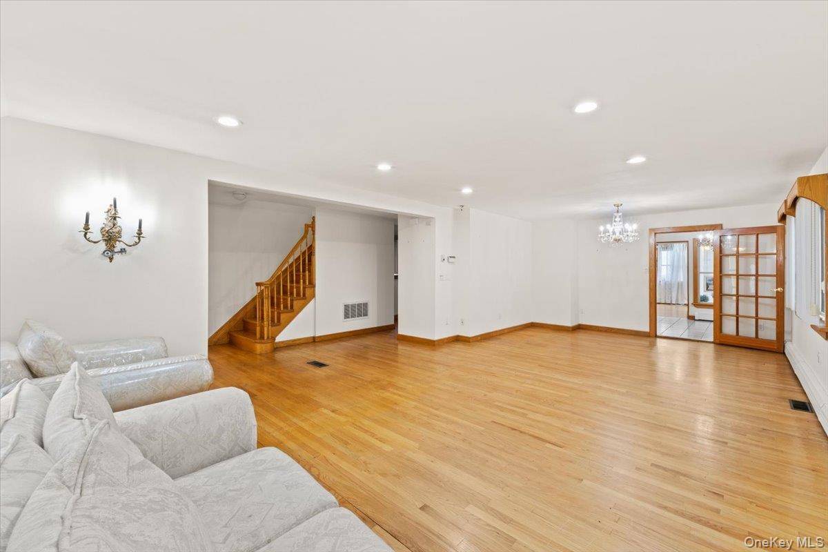 Casa de 5 Dormitorios en Venta en Great Neck - Nueva York - EE. UU. - 5