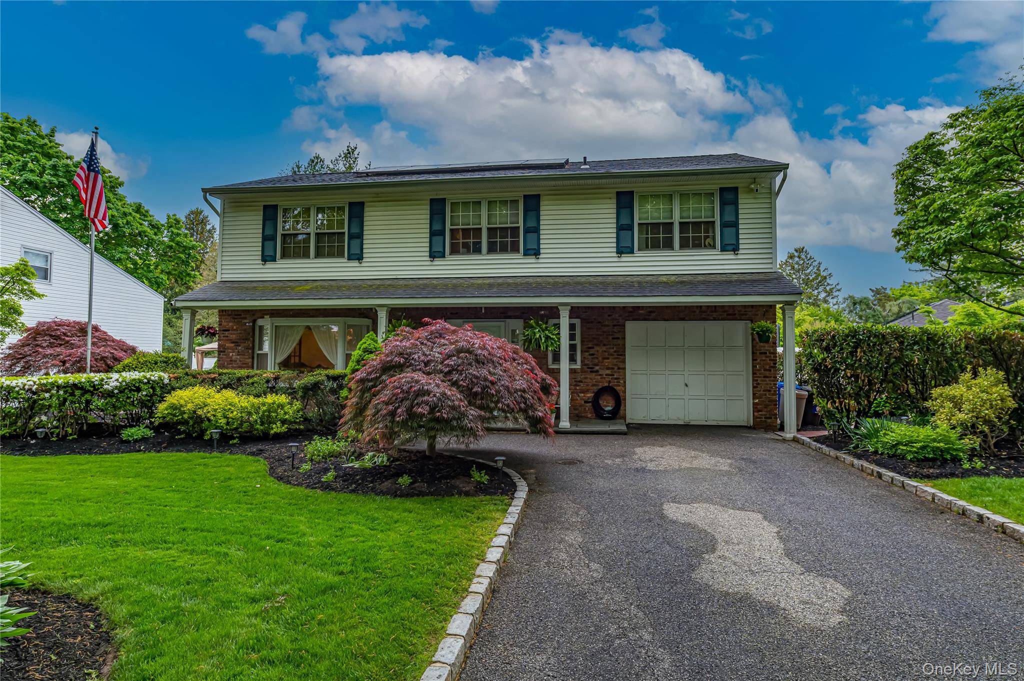 Casa de 5 Dormitorios en Venta en Greenlawn - Nueva York - EE. UU. - 1