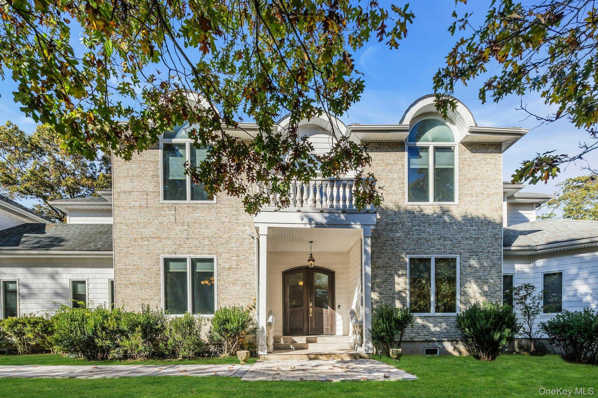 Casa de 5 Dormitorios en Venta en Hampton Bays - Nueva York - EE. UU. - 1