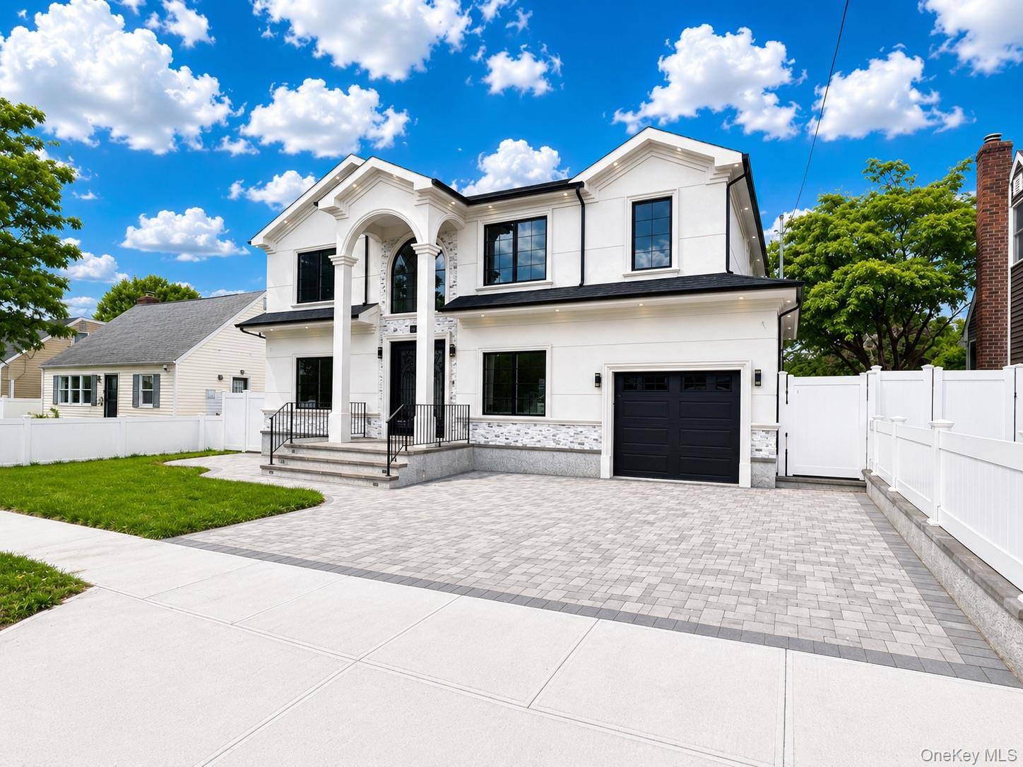5 Bedroom Home for Sale in Hicksville - New York - USA - 2