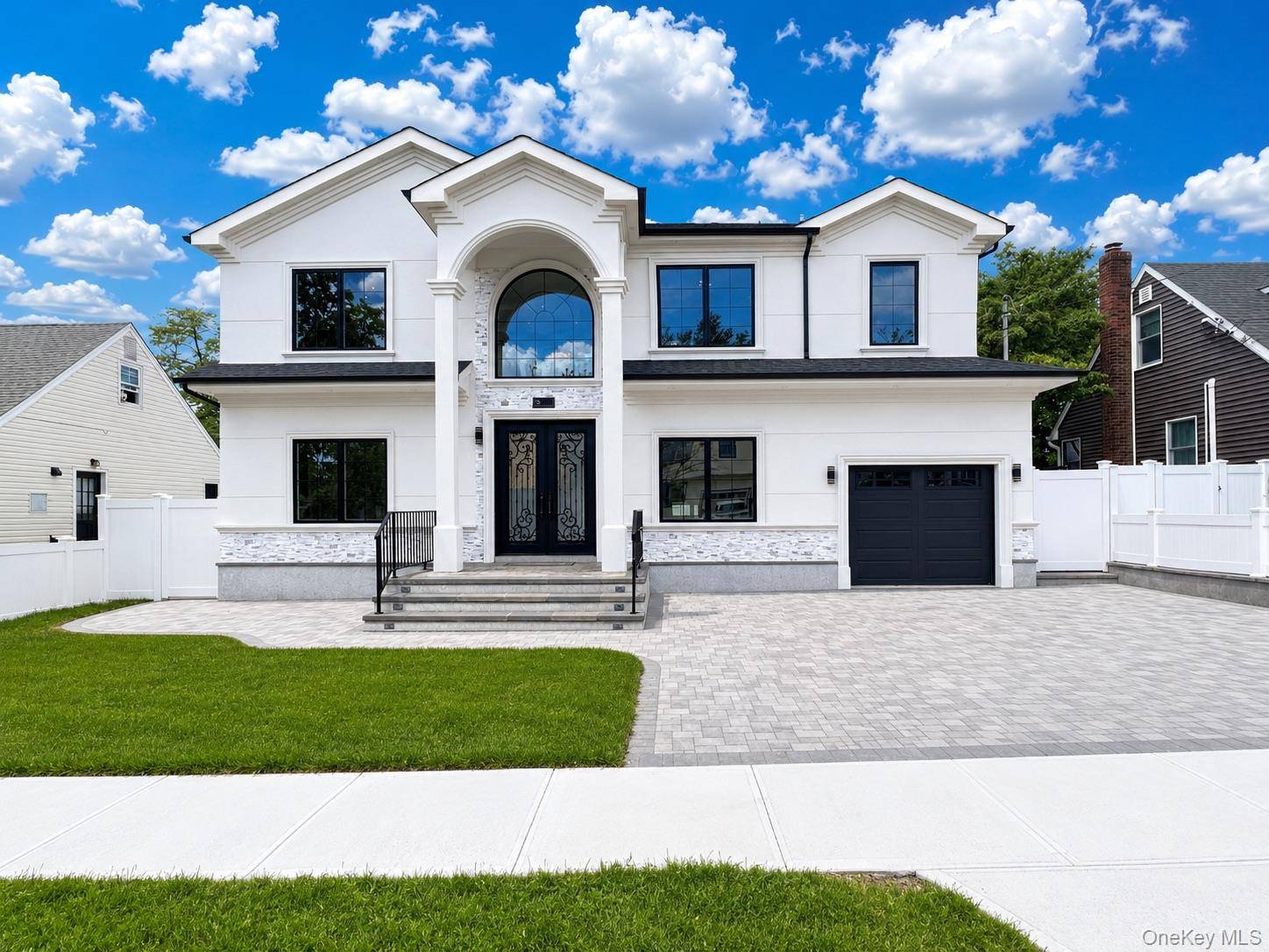 5 Bedroom Home for Sale in Hicksville - New York - USA - 3