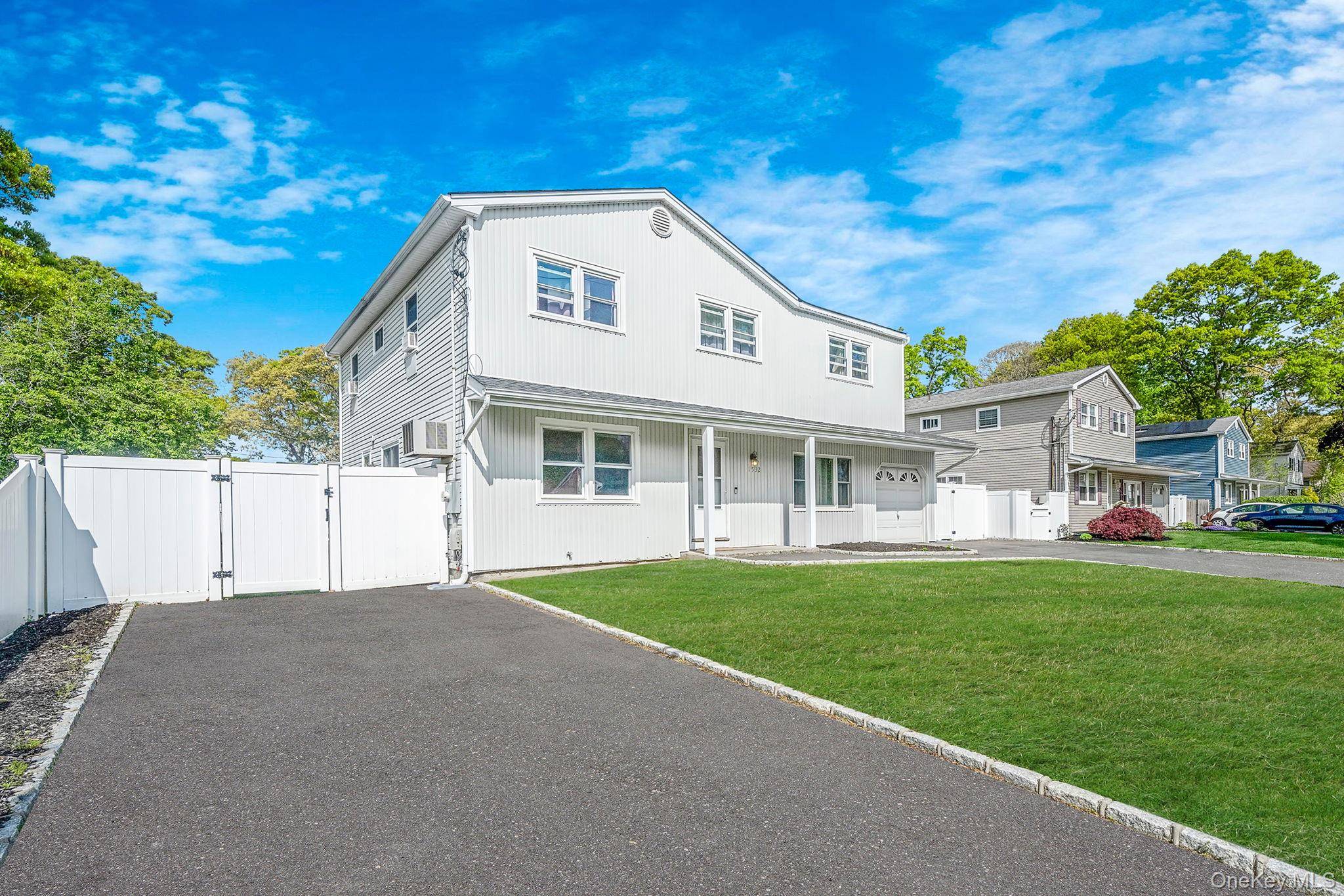 Casa de 5 Dormitorios en Venta en Holbrook - Nueva York - EE. UU. - 3