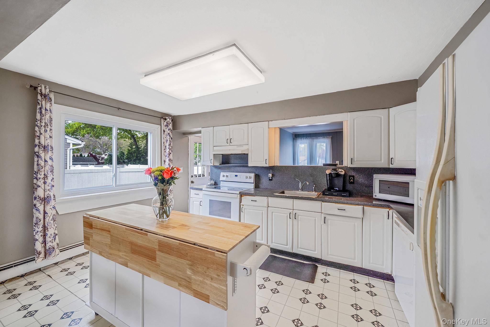 Casa de 5 Dormitorios en Venta en Holbrook - Nueva York - EE. UU. - 4