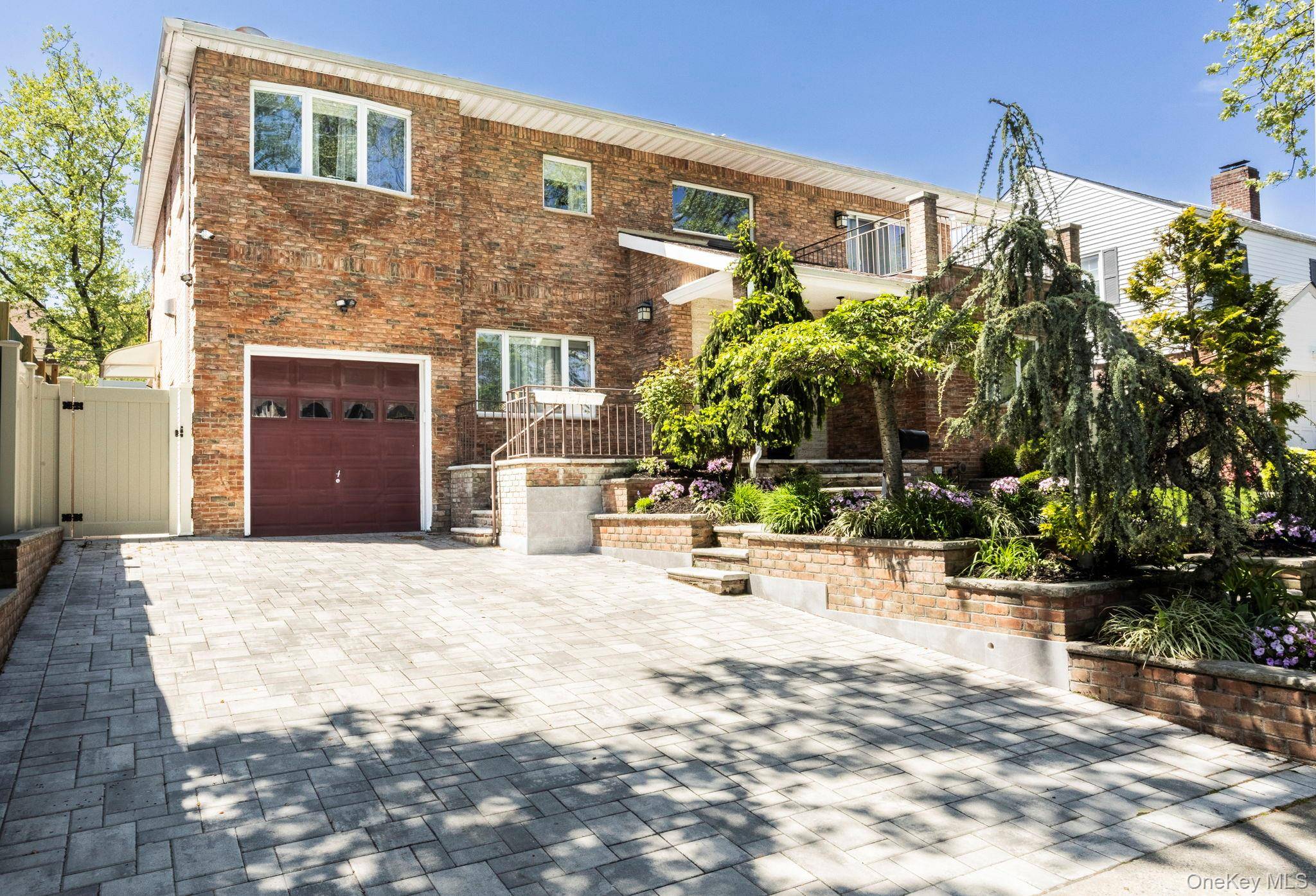 Casa de 5 Dormitorios en Venta en Hollis Hills - Nueva York - EE. UU. - 3