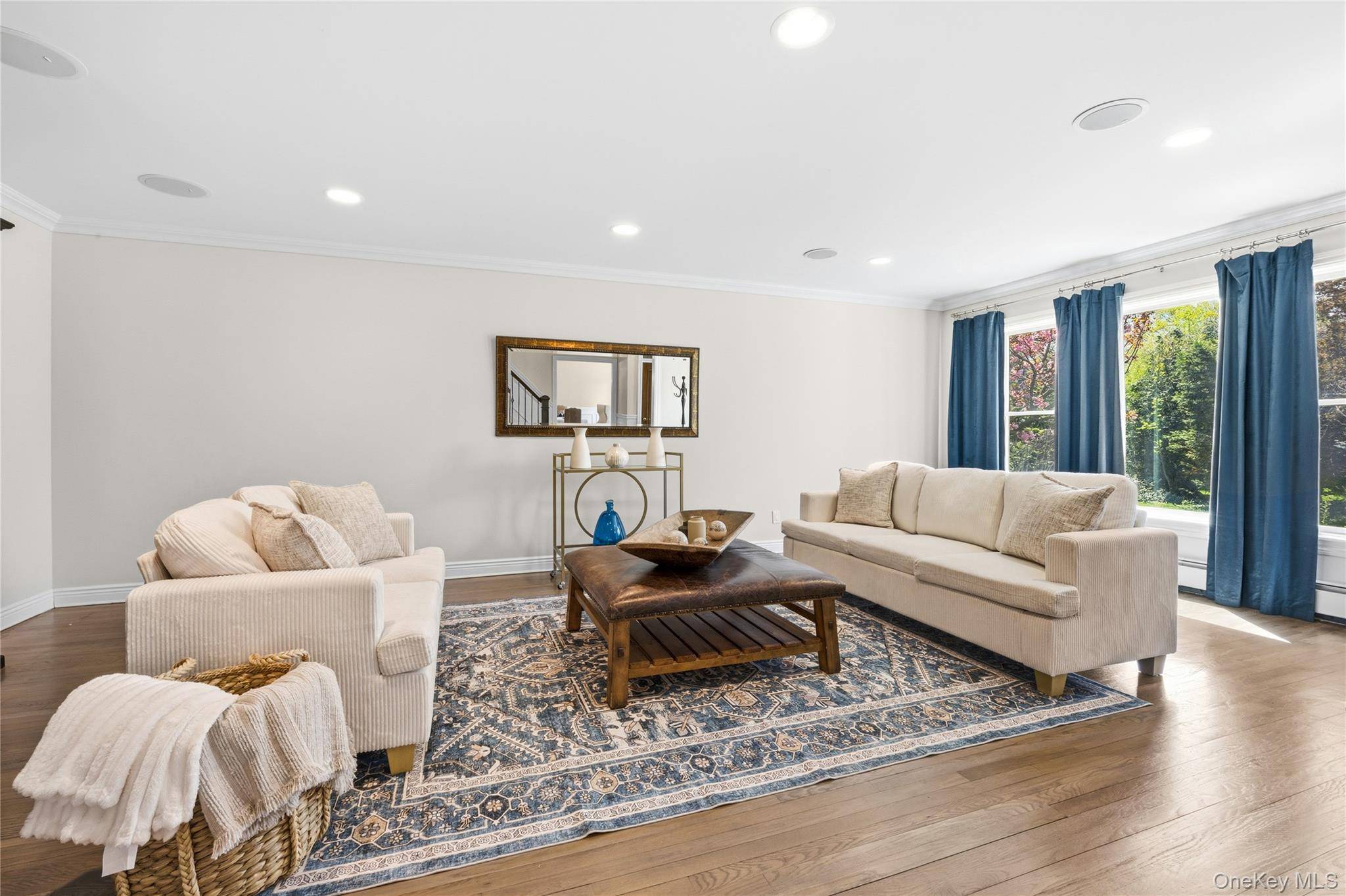 5 Bedroom Home for Sale in Huntington - New York - USA - 3