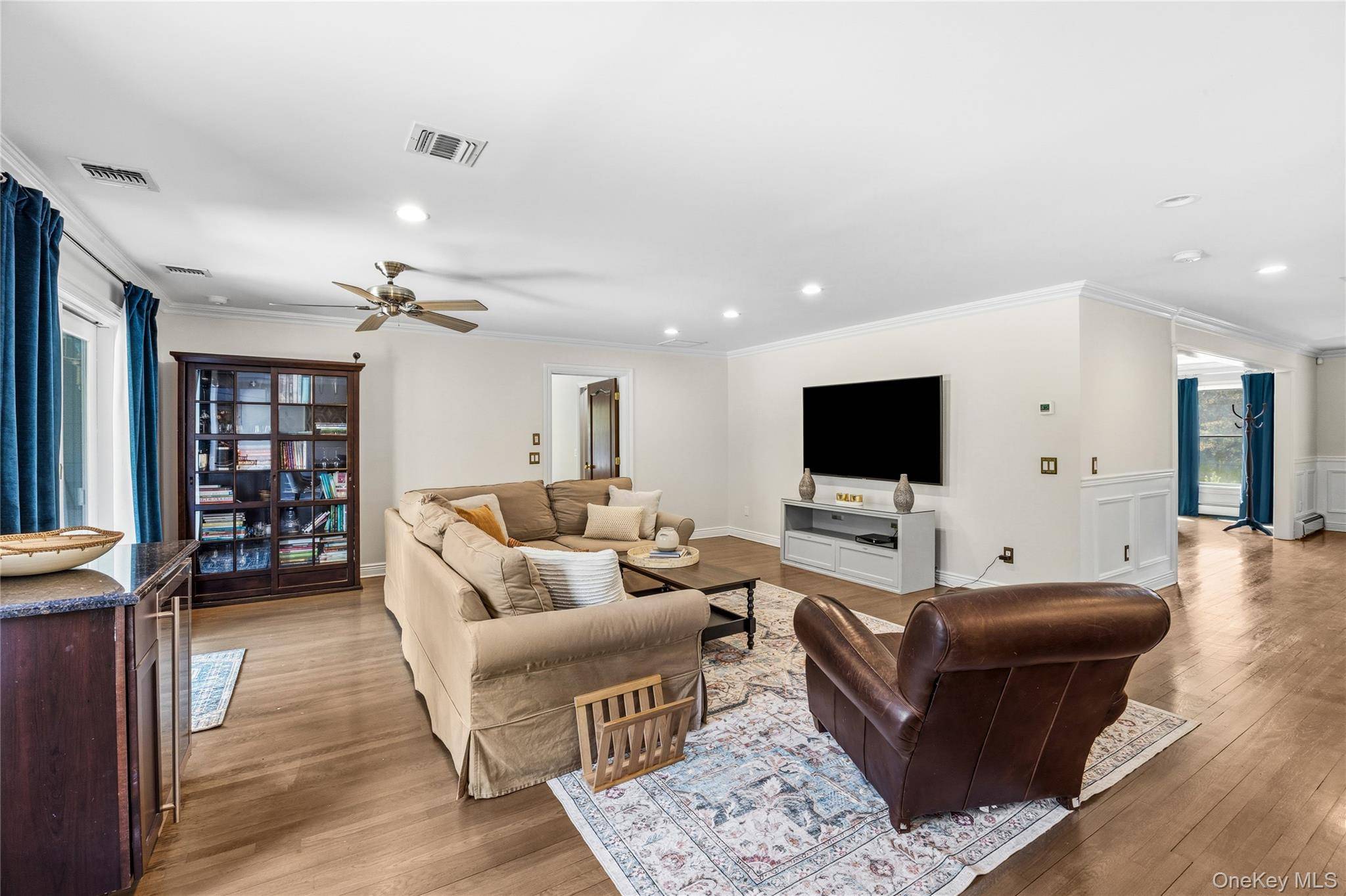 5 Bedroom Home for Sale in Huntington - New York - USA - 8
