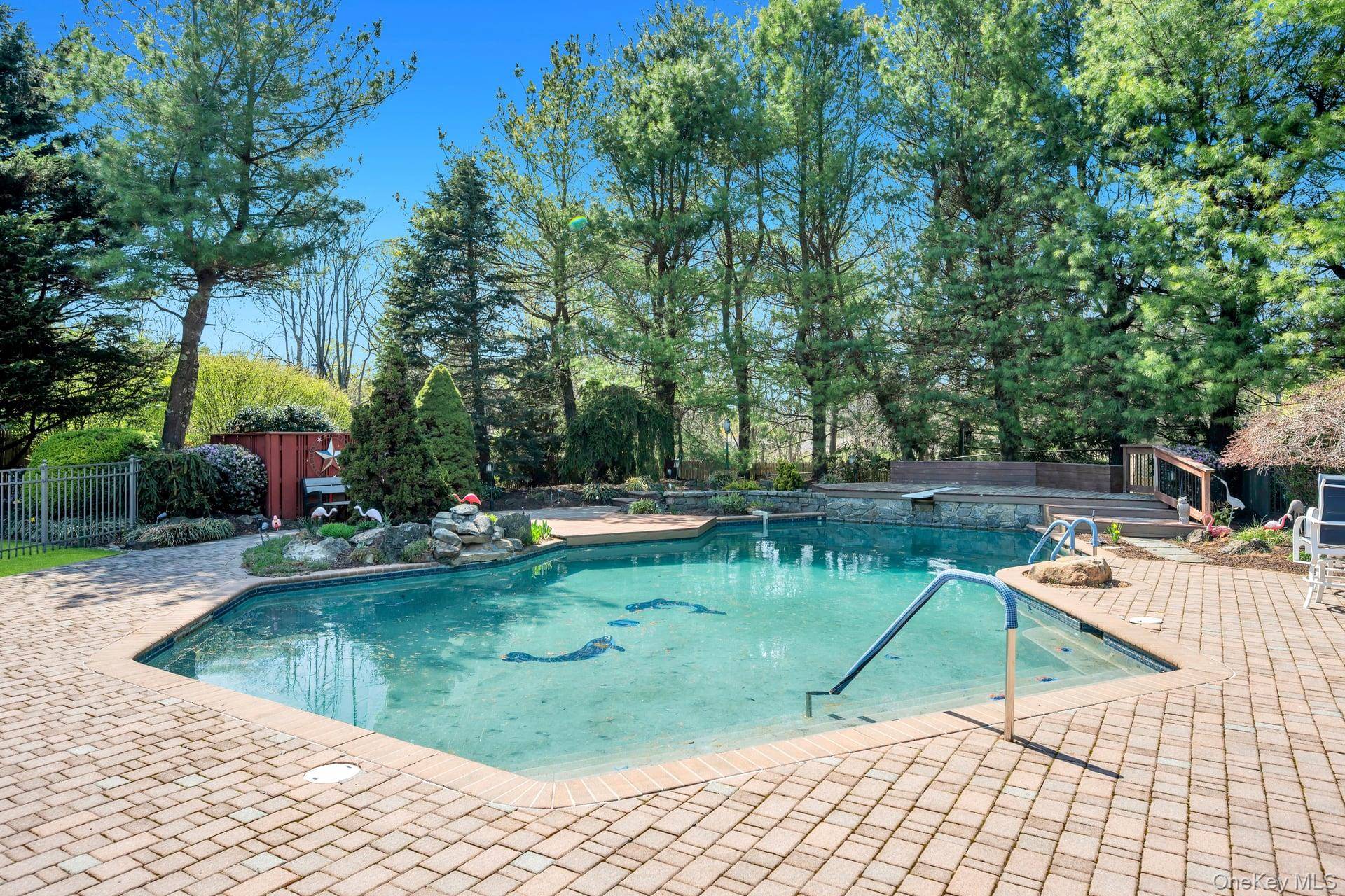 5 Bedroom Home for Sale in Huntington - New York - USA - 8