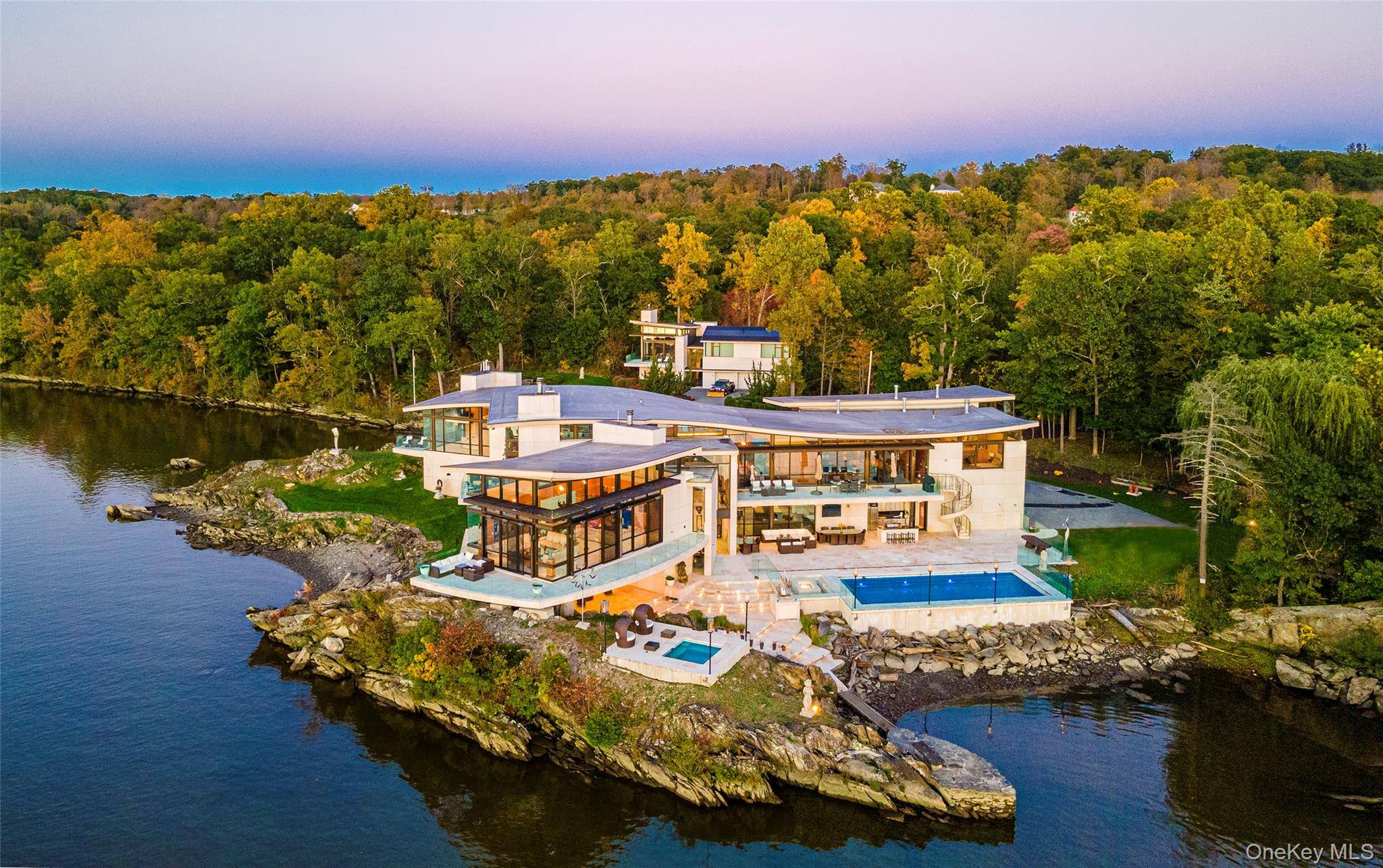 5 Bedroom Home for Sale in Hyde Park - NY - USA - 1