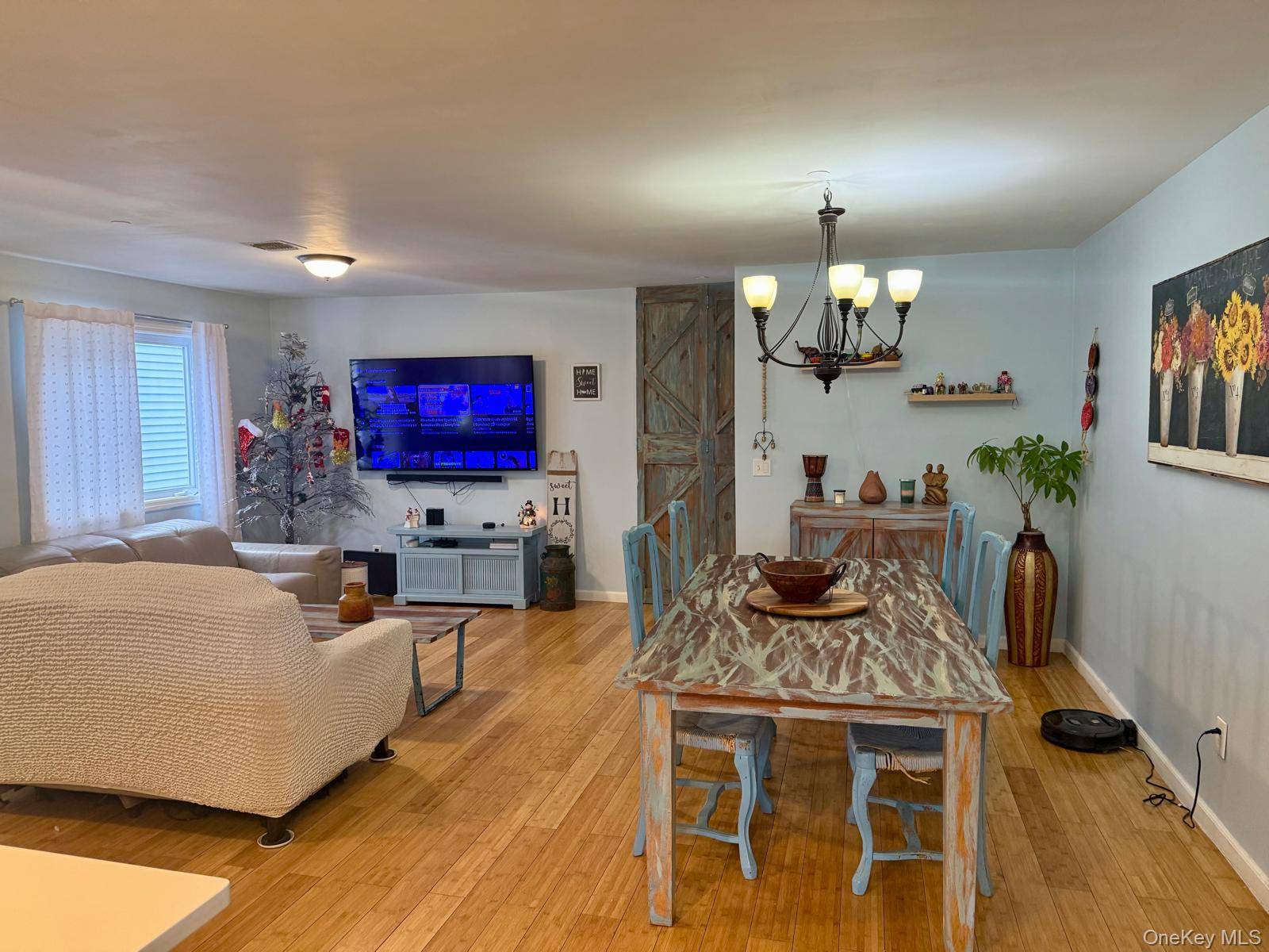 5 Bedroom Home for Sale in Island Park - New York - USA - 1