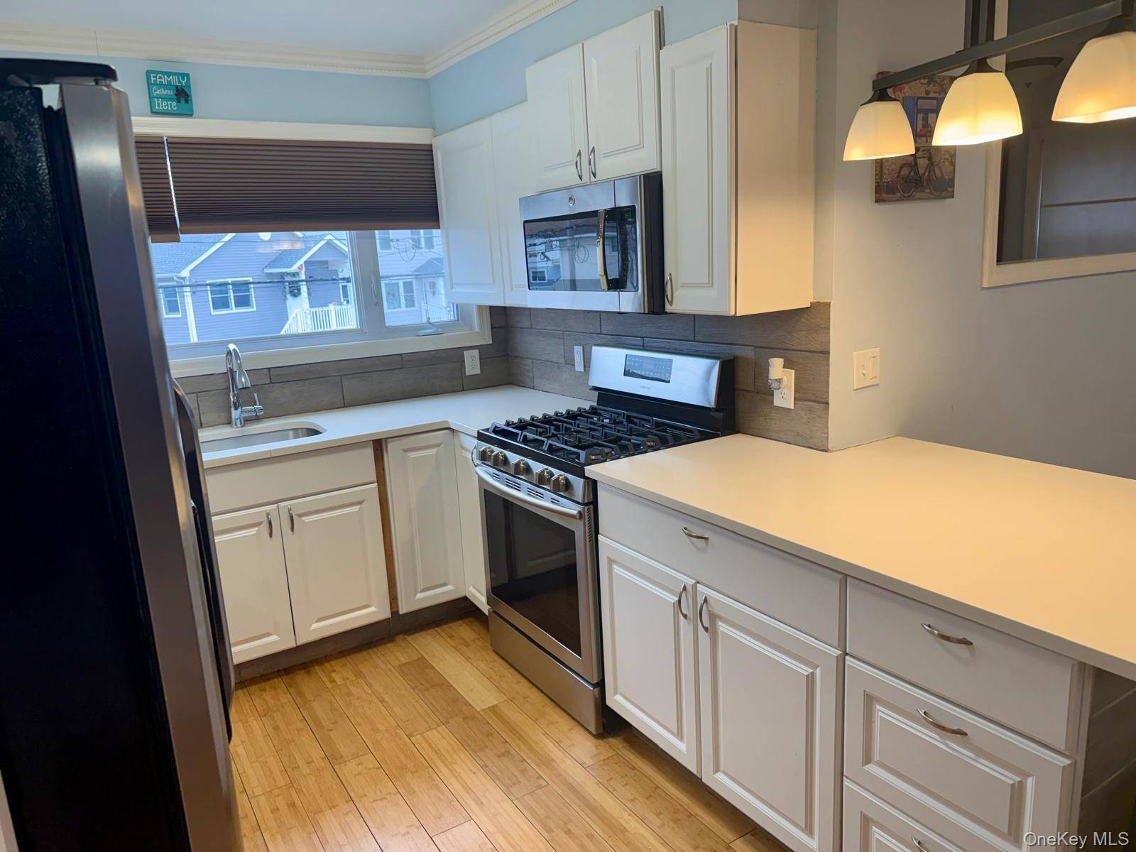 5 Bedroom Home for Sale in Island Park - New York - USA - 3