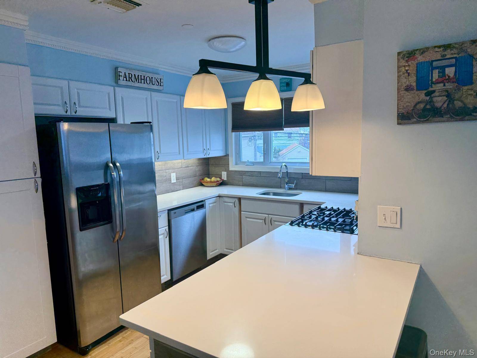 5 Bedroom Home for Sale in Island Park - New York - USA - 4