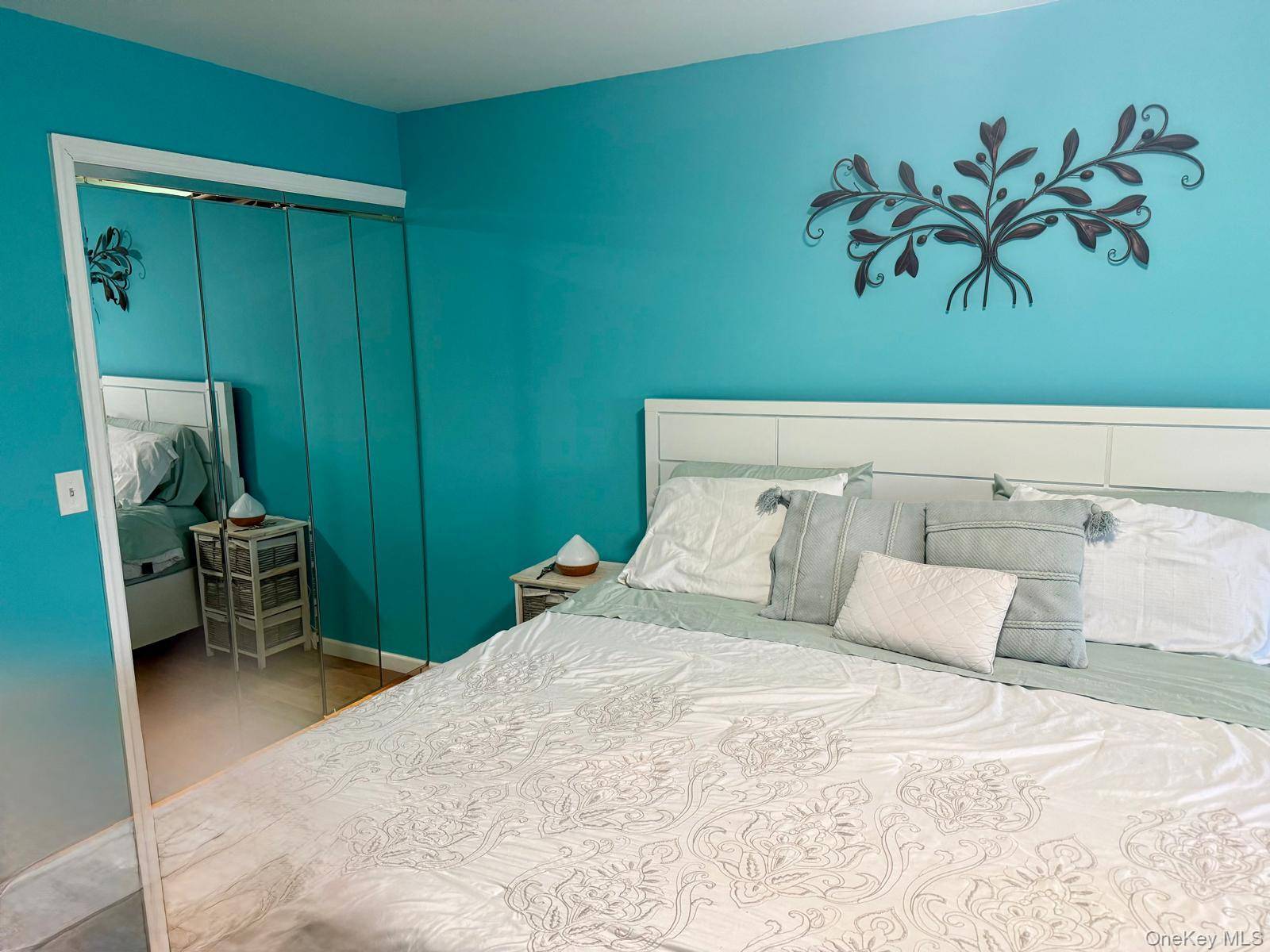 5 Bedroom Home for Sale in Island Park - New York - USA - 5