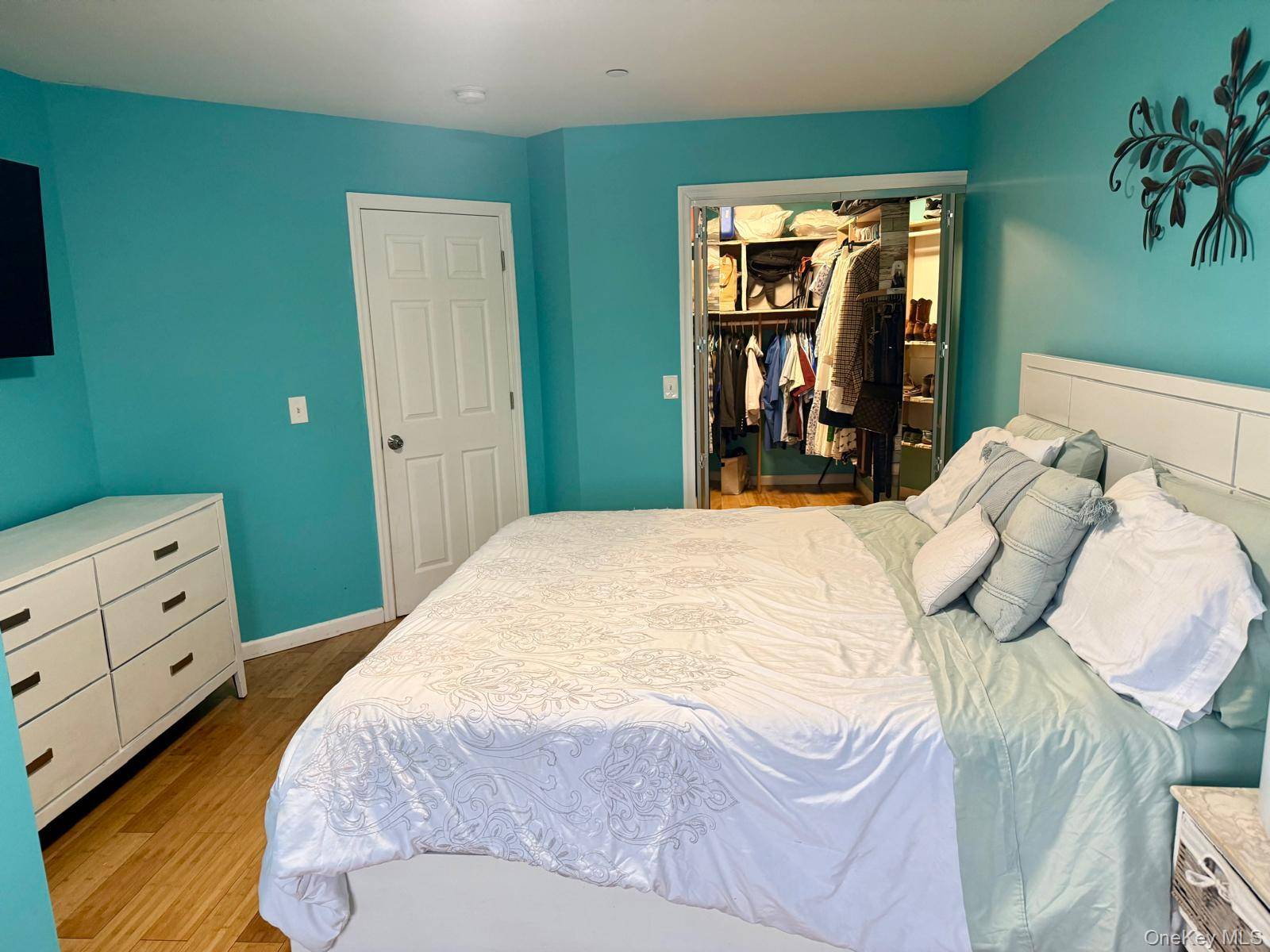 5 Bedroom Home for Sale in Island Park - New York - USA - 6