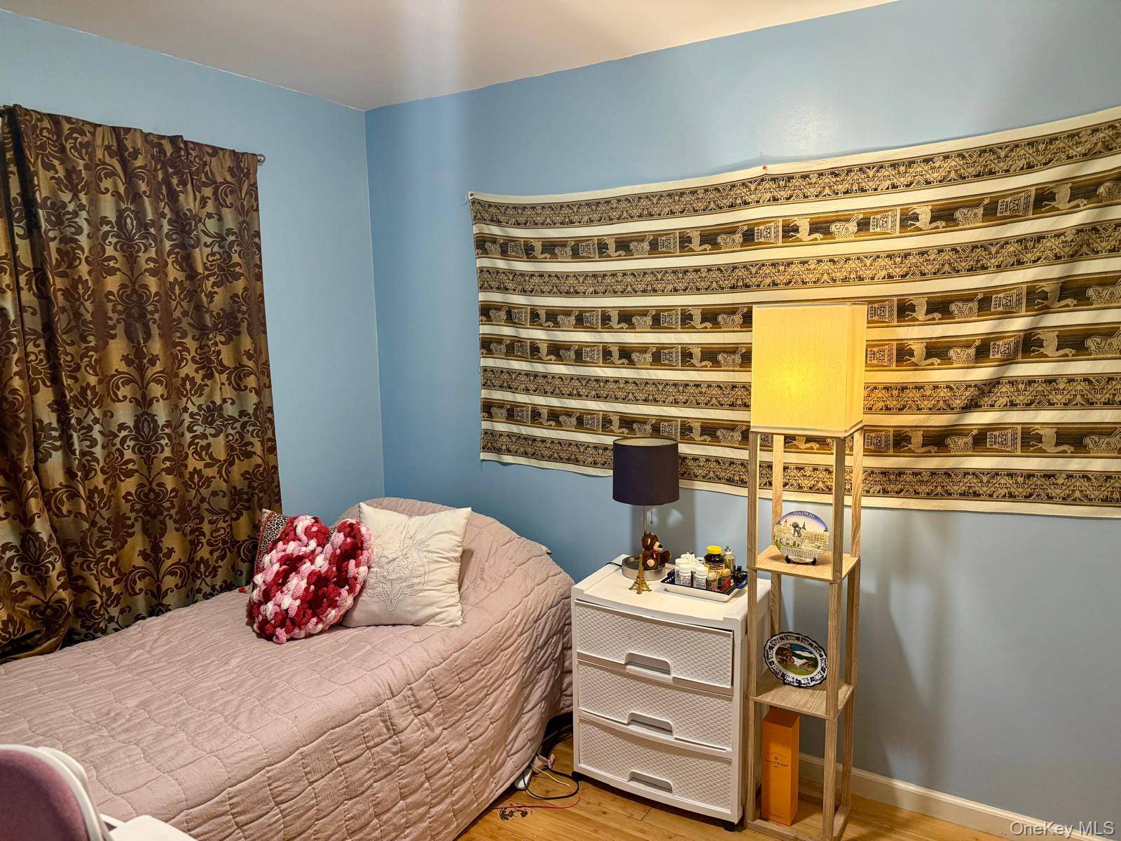 5 Bedroom Home for Sale in Island Park - New York - USA - 7