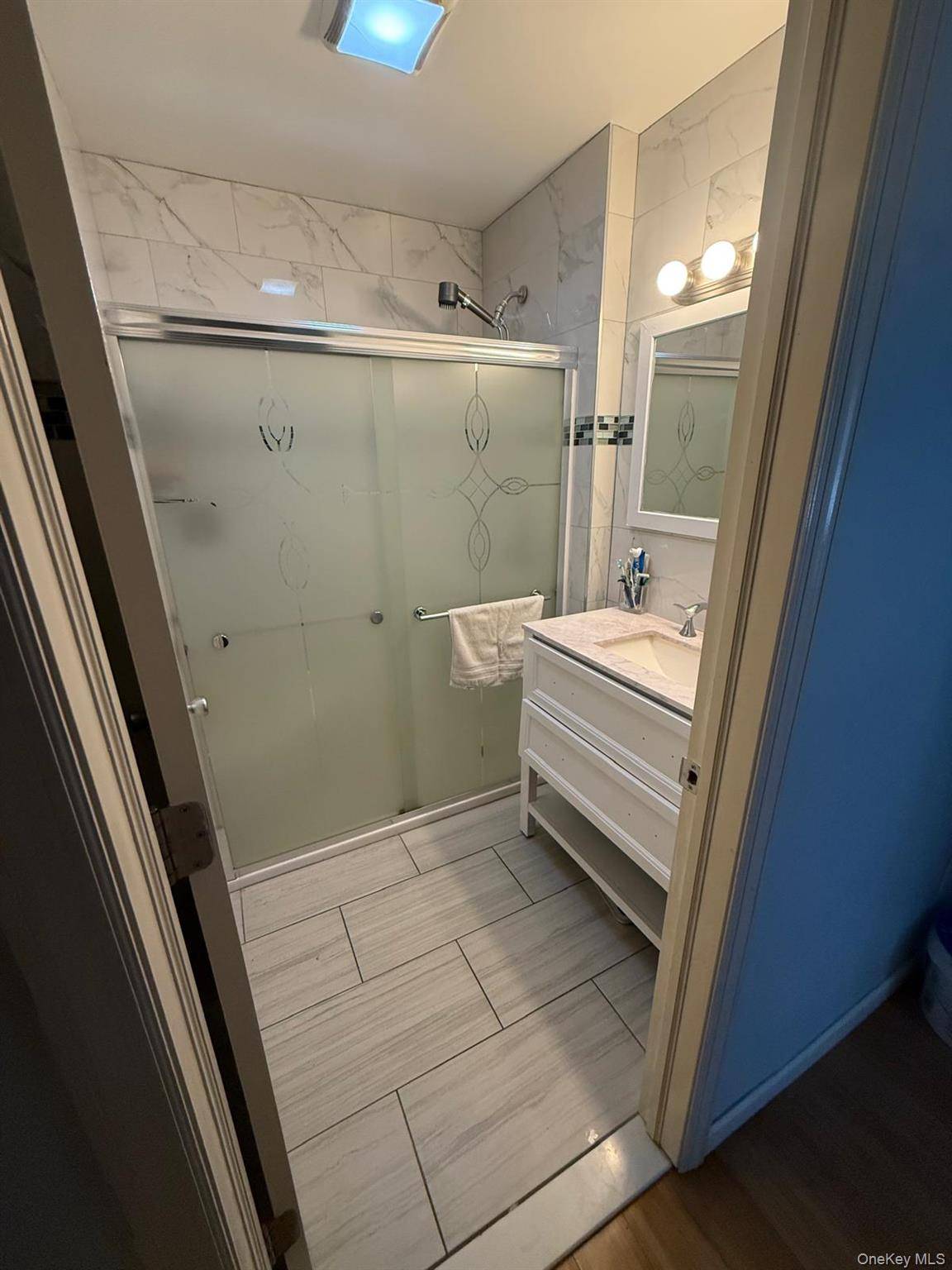 5 Bedroom Home for Sale in Island Park - New York - USA - 8