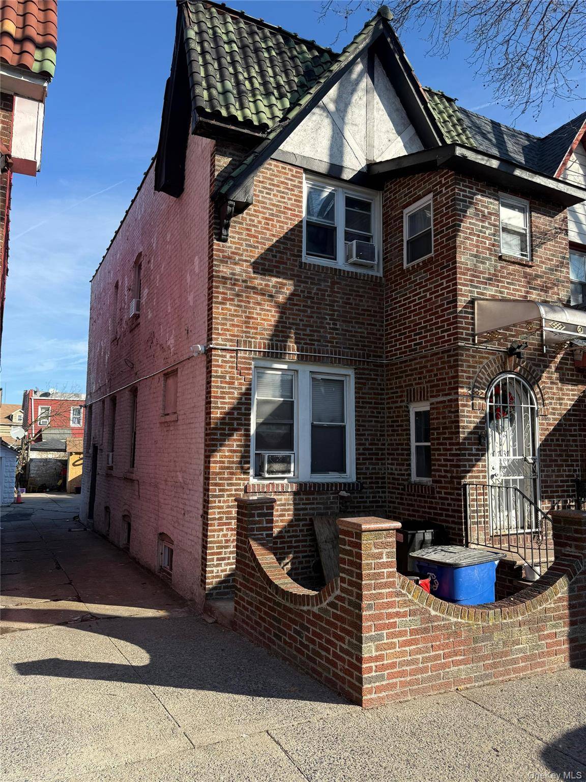 5 Bedroom Home for Sale in Jamaica - New York - USA - 2
