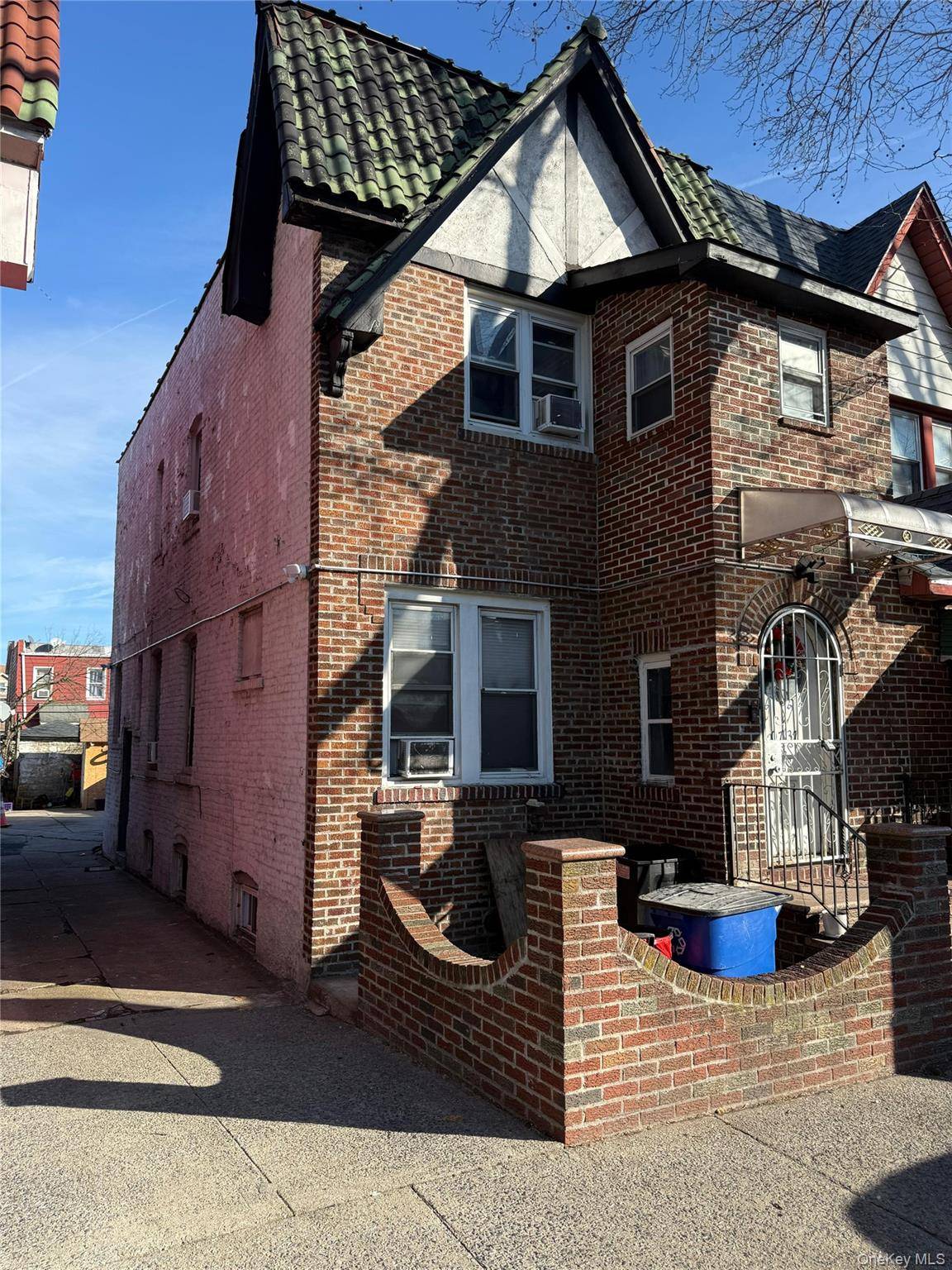 5 Bedroom Home for Sale in Jamaica - New York - USA - 3