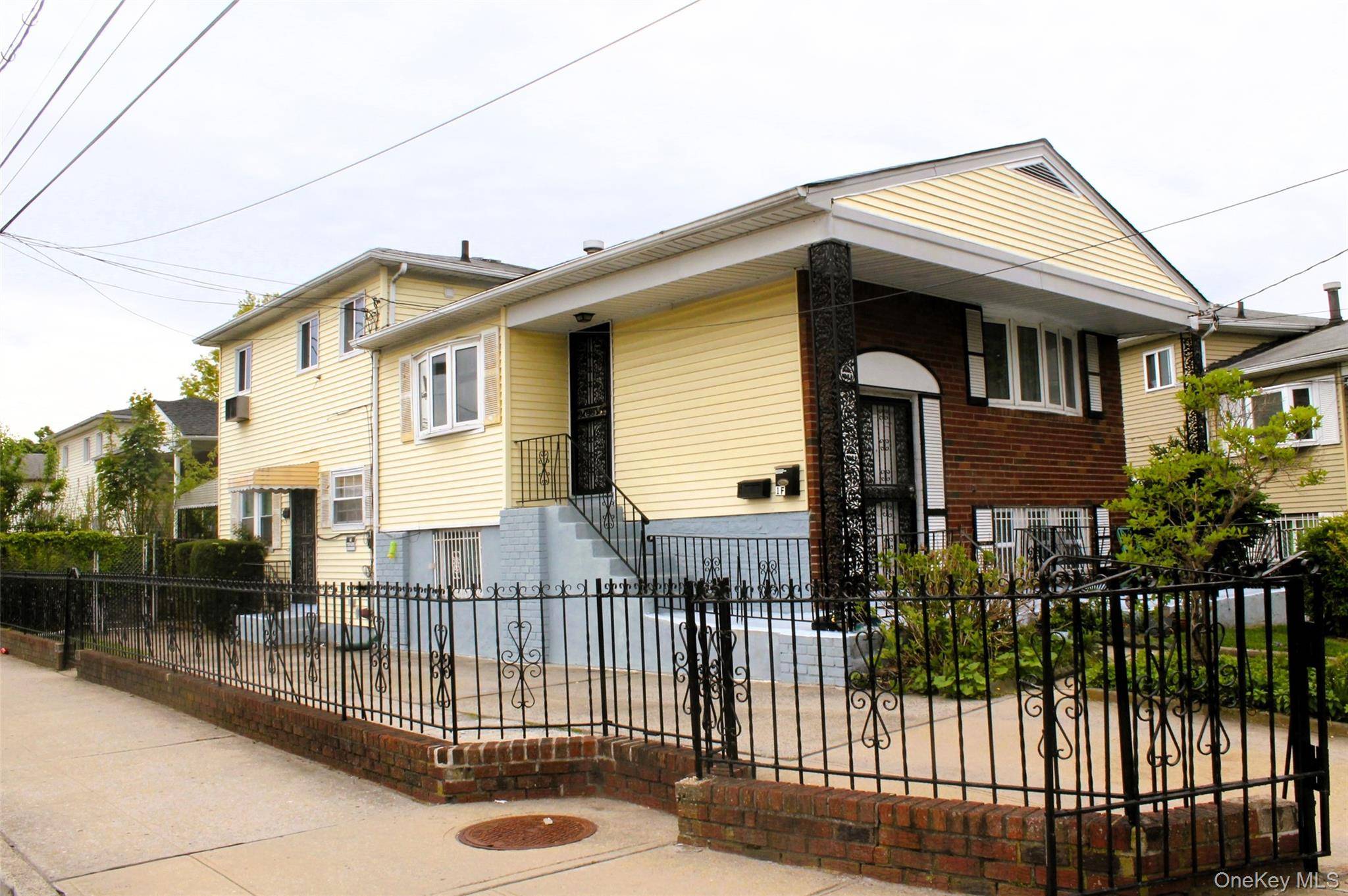 5 Bedroom Home for Sale in Jamaica - New York - USA - 2
