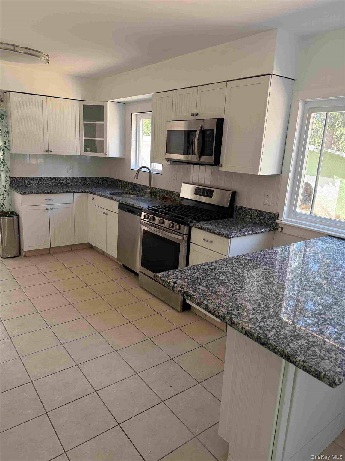 Casa de 5 Dormitorios en Venta en Lake Grove - Nueva York - EE. UU. - 2