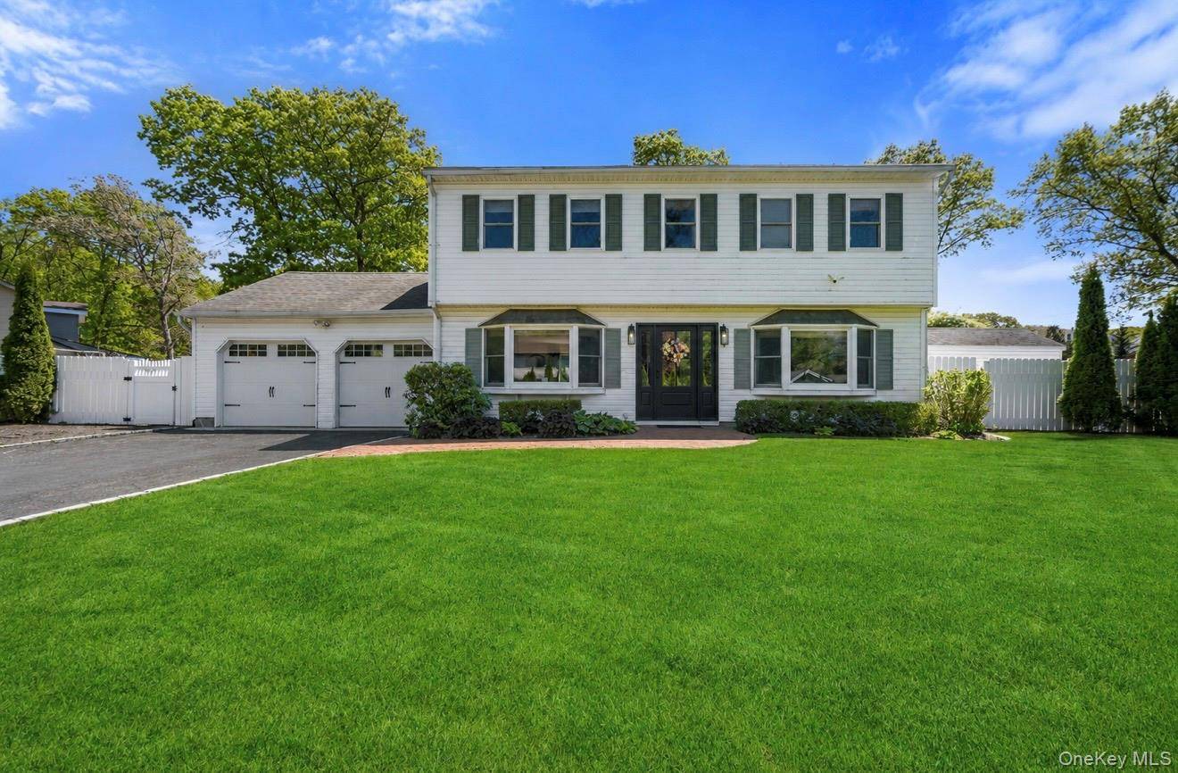 Casa de 5 Dormitorios en Venta en Lake Grove - Nueva York - EE. UU. - 1