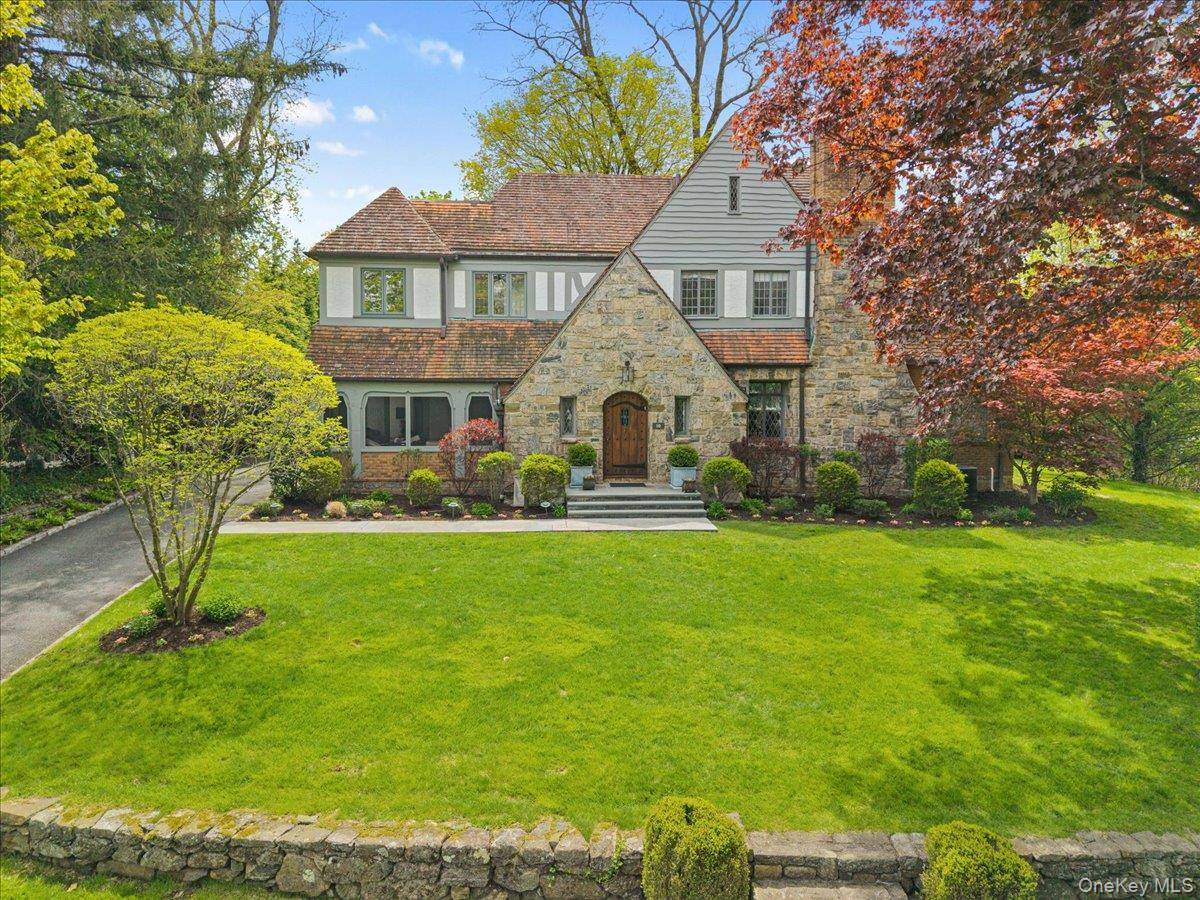 5 Bedroom Home for Sale in Larchmont - New York - USA - 2