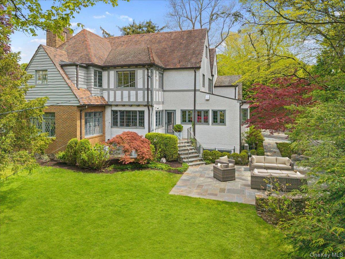 5 Bedroom Home for Sale in Larchmont - New York - USA - 3