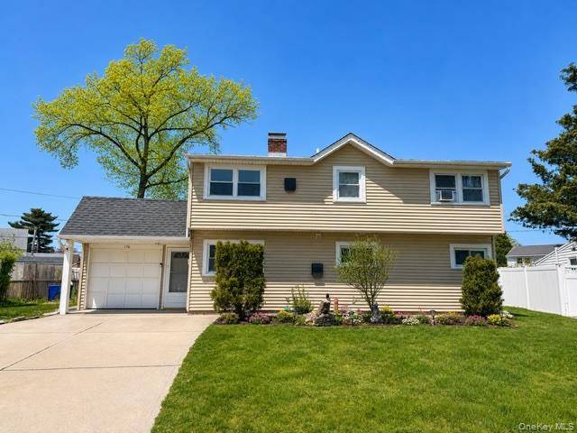 Casa com 5 Quartos à Venda em Levittown - Nova Iorque - EUA - 1