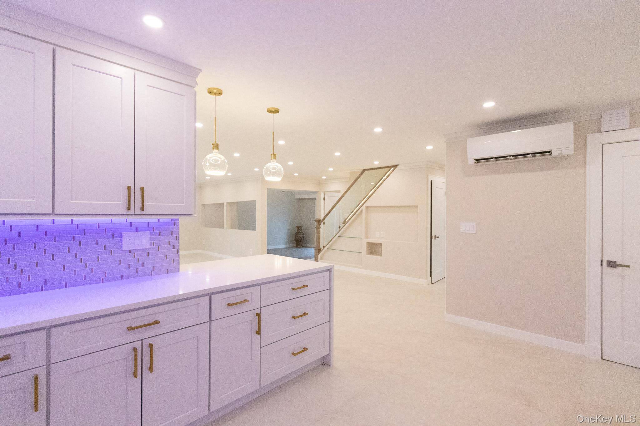 Casa com 5 Quartos à Venda em Levittown - Nova Iorque - EUA - 4