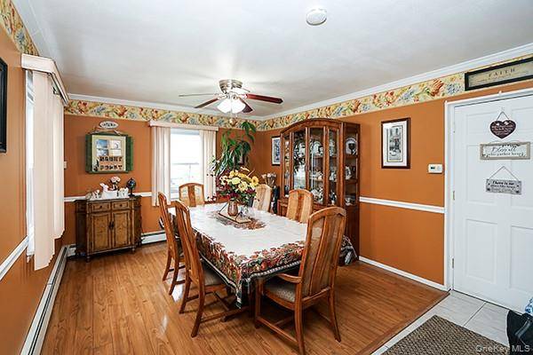 Casa de 5 Dormitorios en Venta en Levittown - Nueva York - EE. UU. - 3