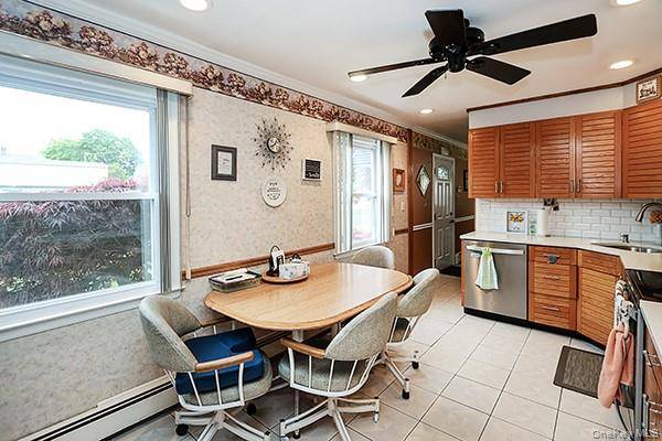 Casa de 5 Dormitorios en Venta en Levittown - Nueva York - EE. UU. - 4