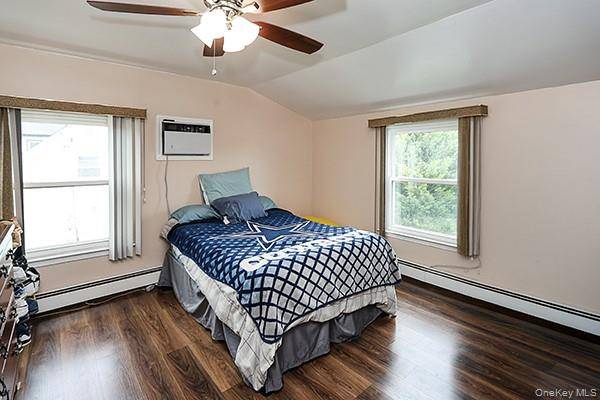Casa de 5 Dormitorios en Venta en Levittown - Nueva York - EE. UU. - 8