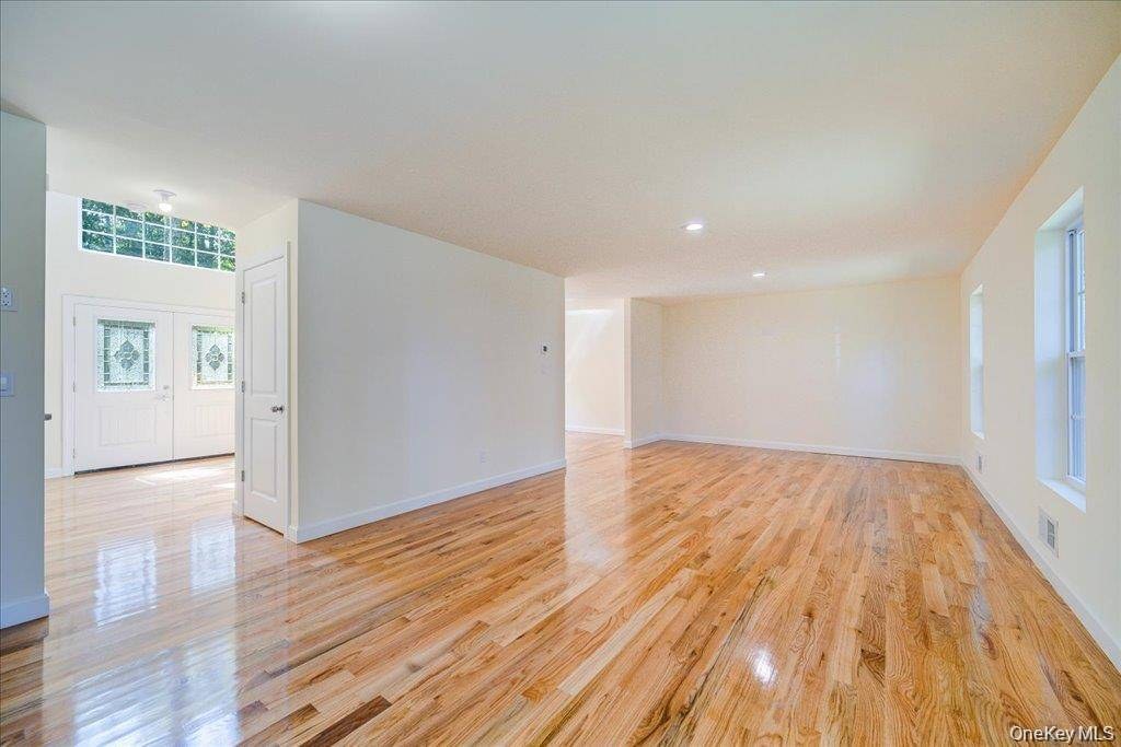 5 Bedroom Home for Sale in Liberty - New York - USA - 8