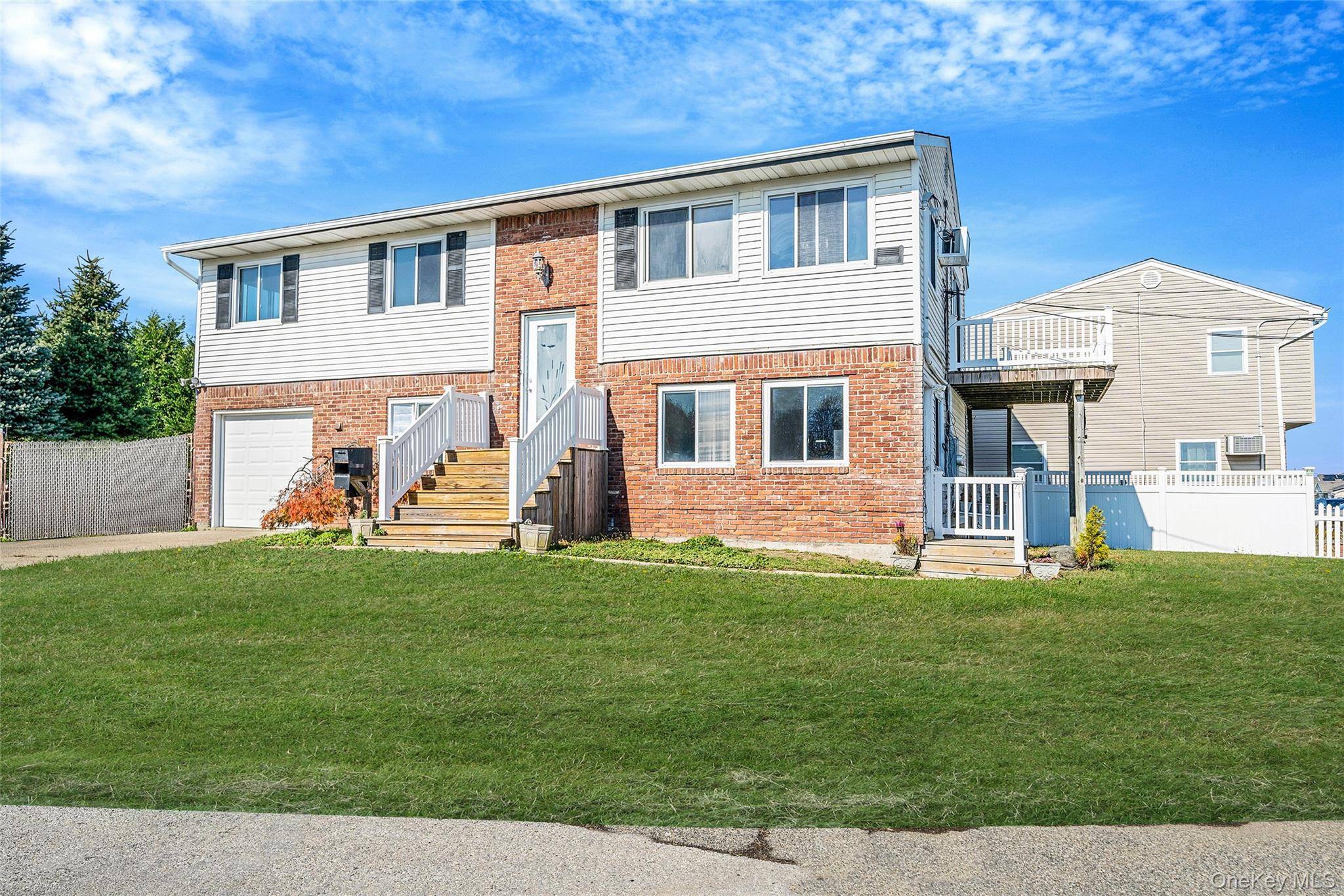 Casa com 5 Quartos à Venda em Lindenhurst - Nova Iorque - EUA - 2