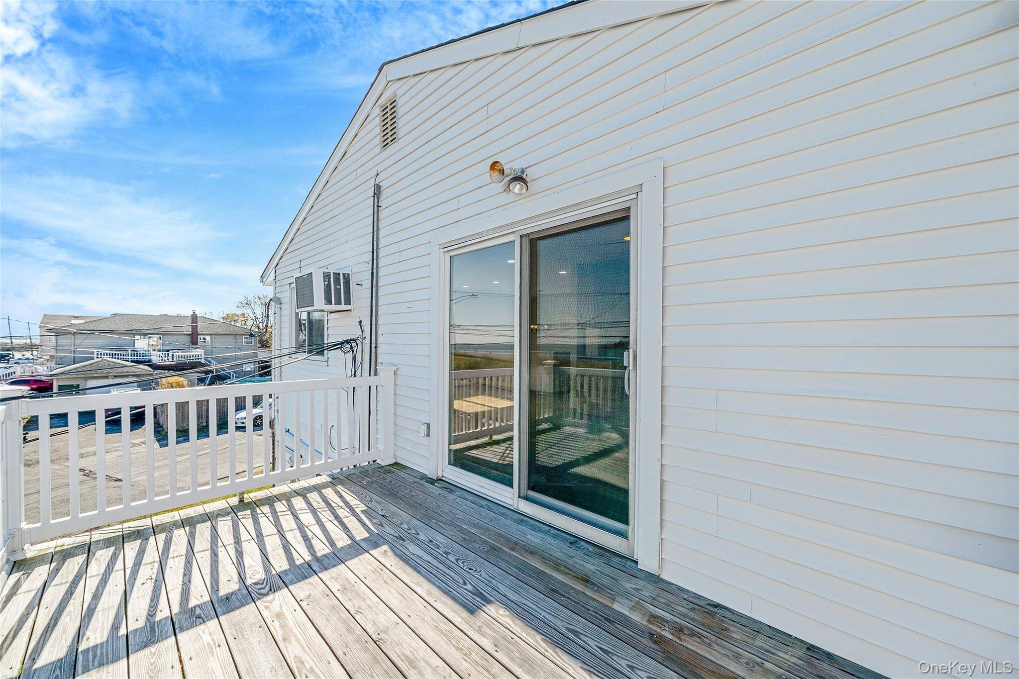 Casa com 5 Quartos à Venda em Lindenhurst - Nova Iorque - EUA - 5