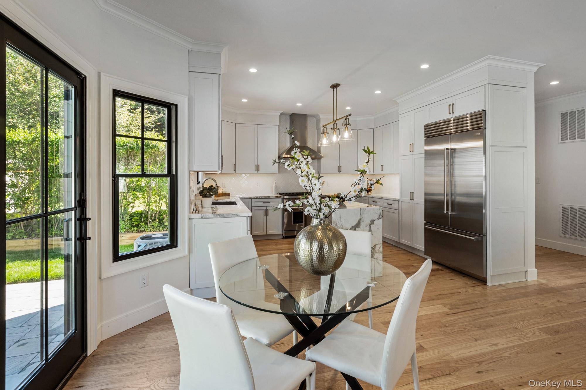 5 Bedroom Home for Sale in Manhasset - New York - USA - 3