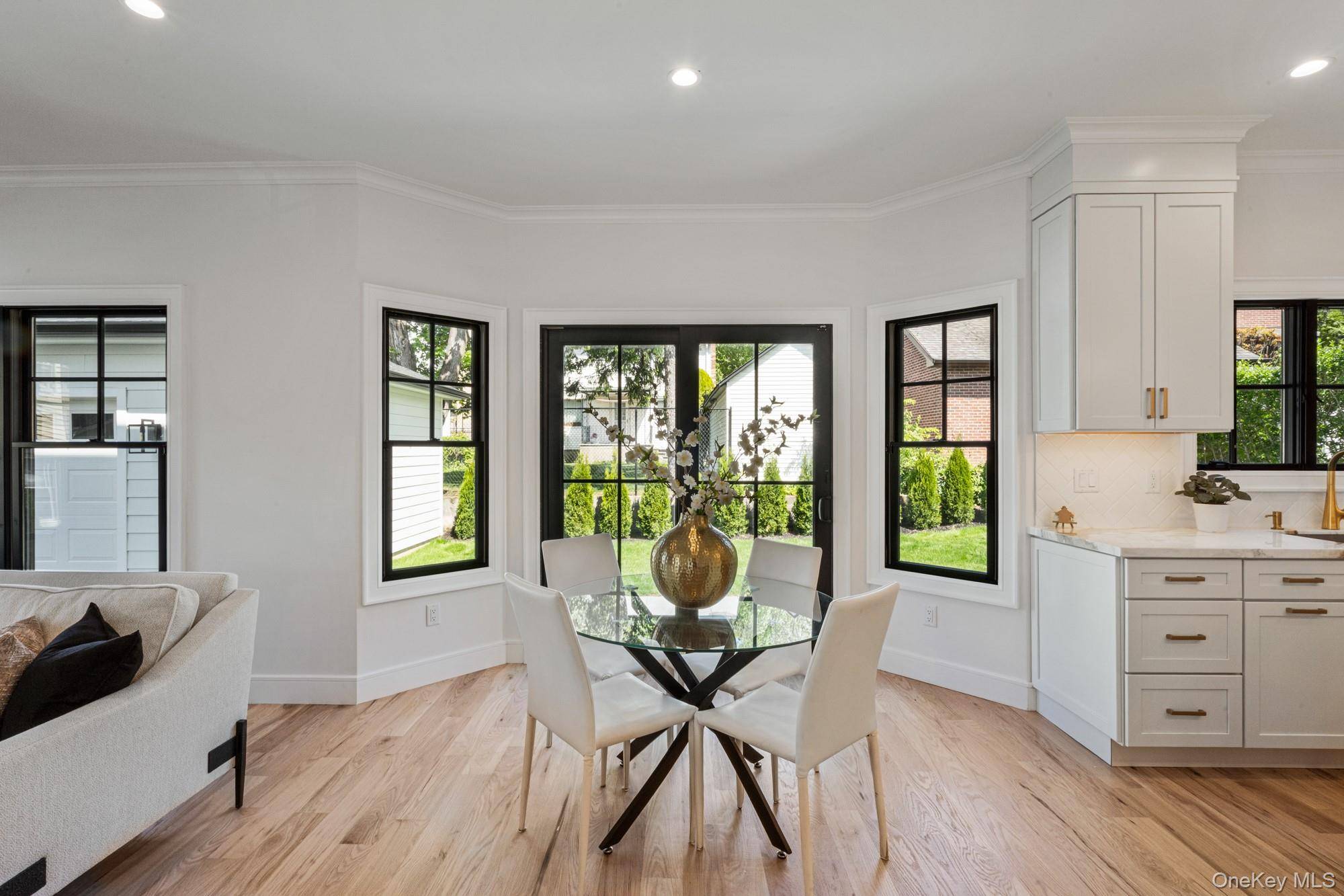 5 Bedroom Home for Sale in Manhasset - New York - USA - 5
