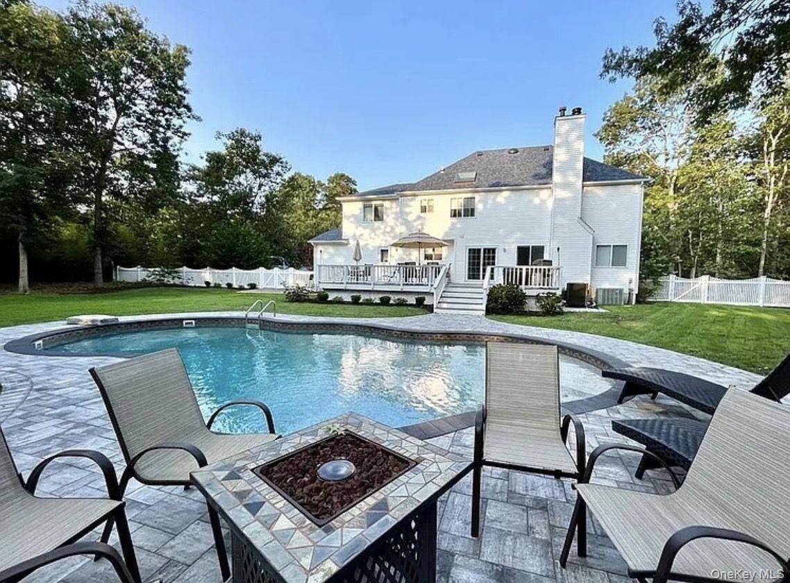 Casa com 5 Quartos à Venda em Manorville - Nova Iorque - EUA - 2