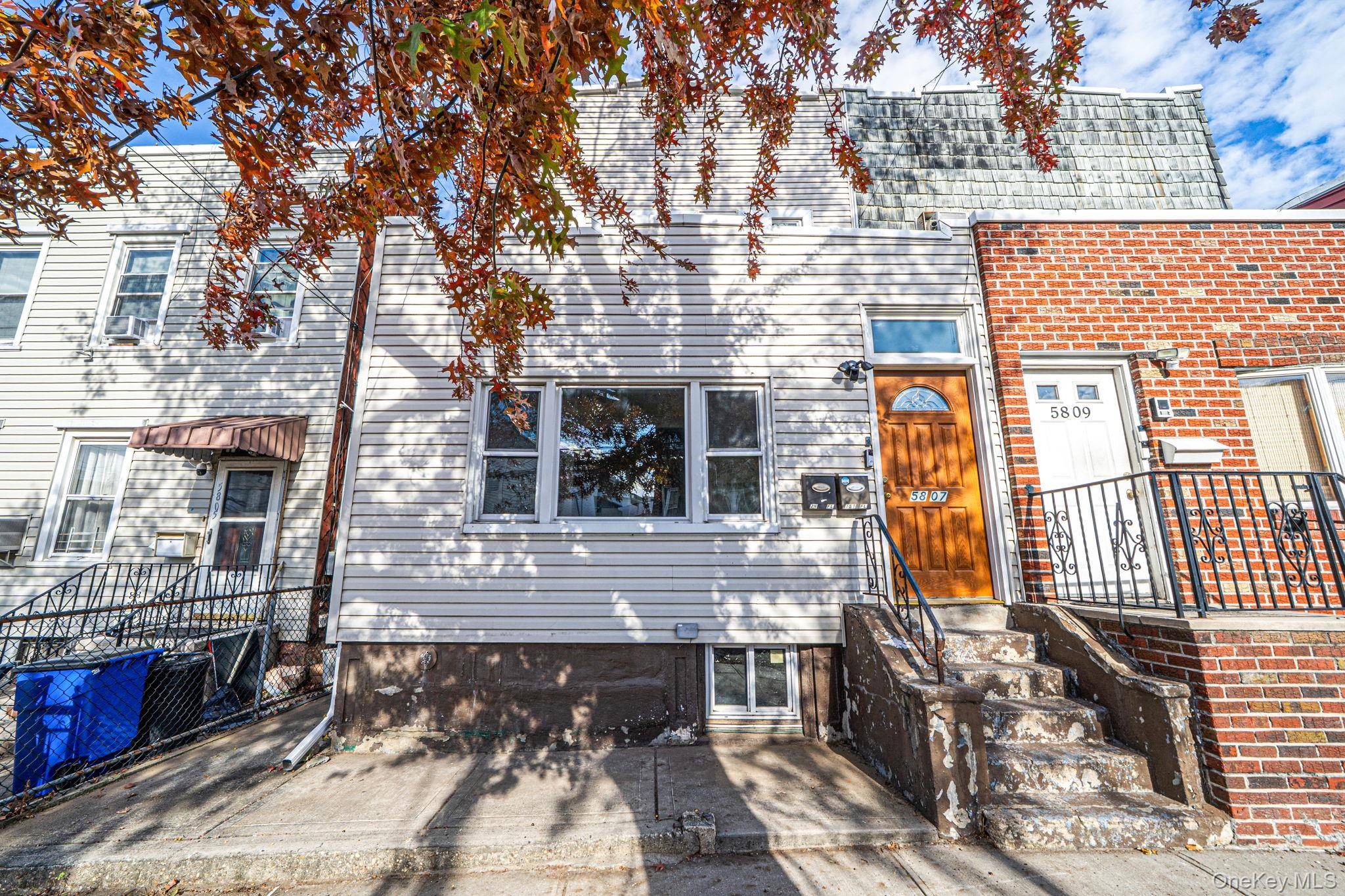Casa com 5 Quartos à Venda em Maspeth - Nova Iorque - EUA - 1