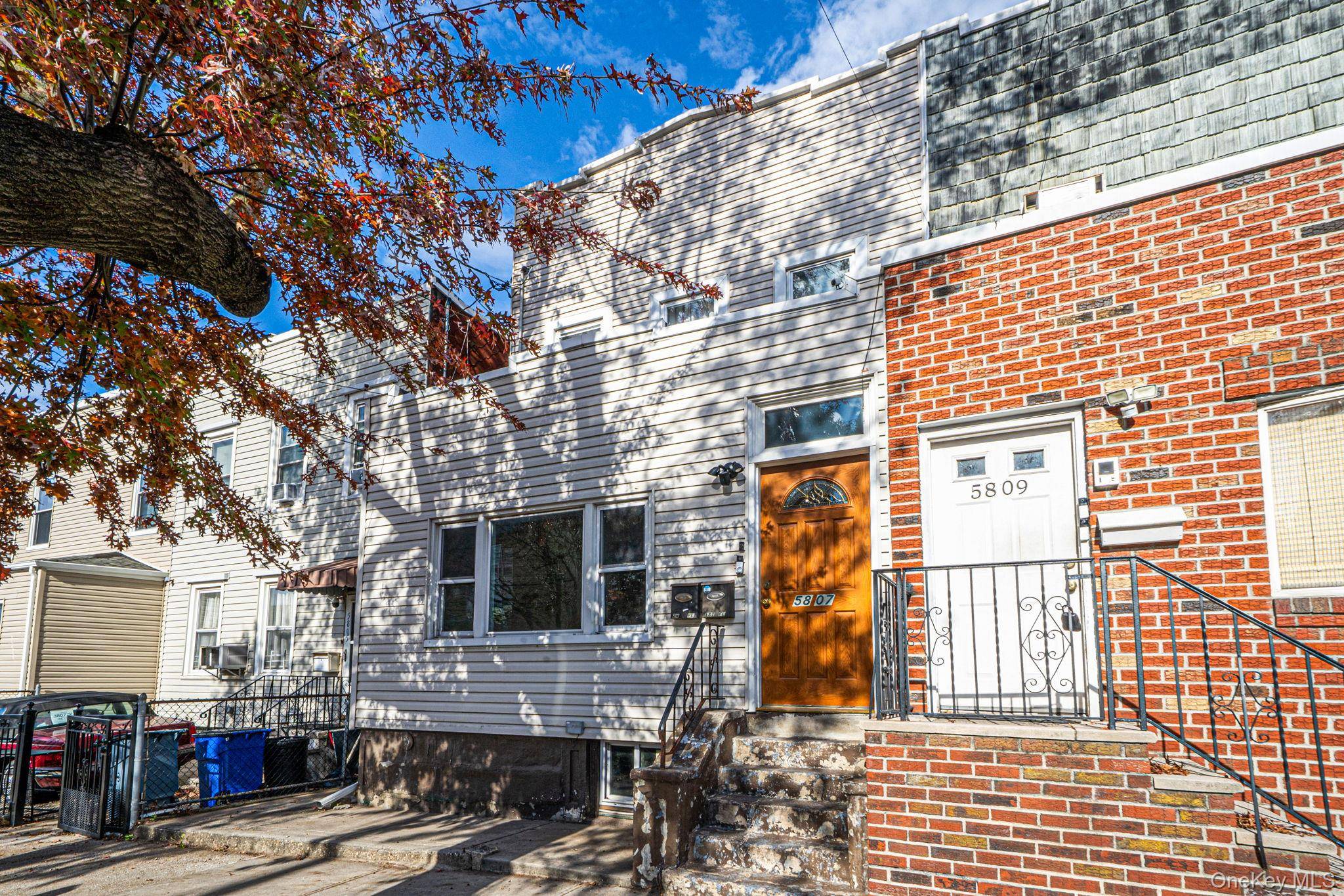 Casa com 5 Quartos à Venda em Maspeth - Nova Iorque - EUA - 3