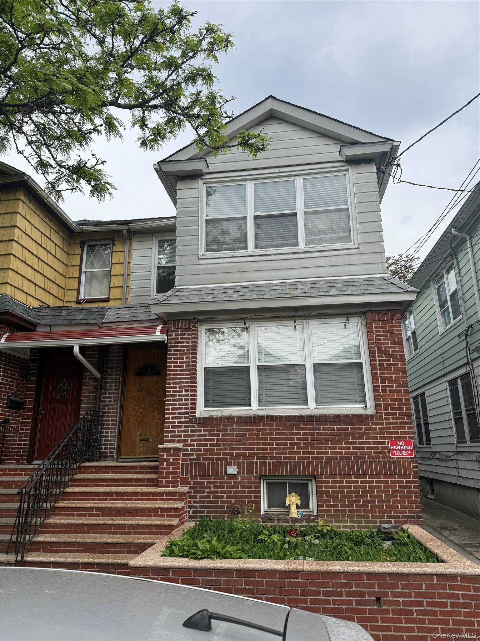 Casa com 5 Quartos à Venda em Maspeth - Nova Iorque - EUA - 1